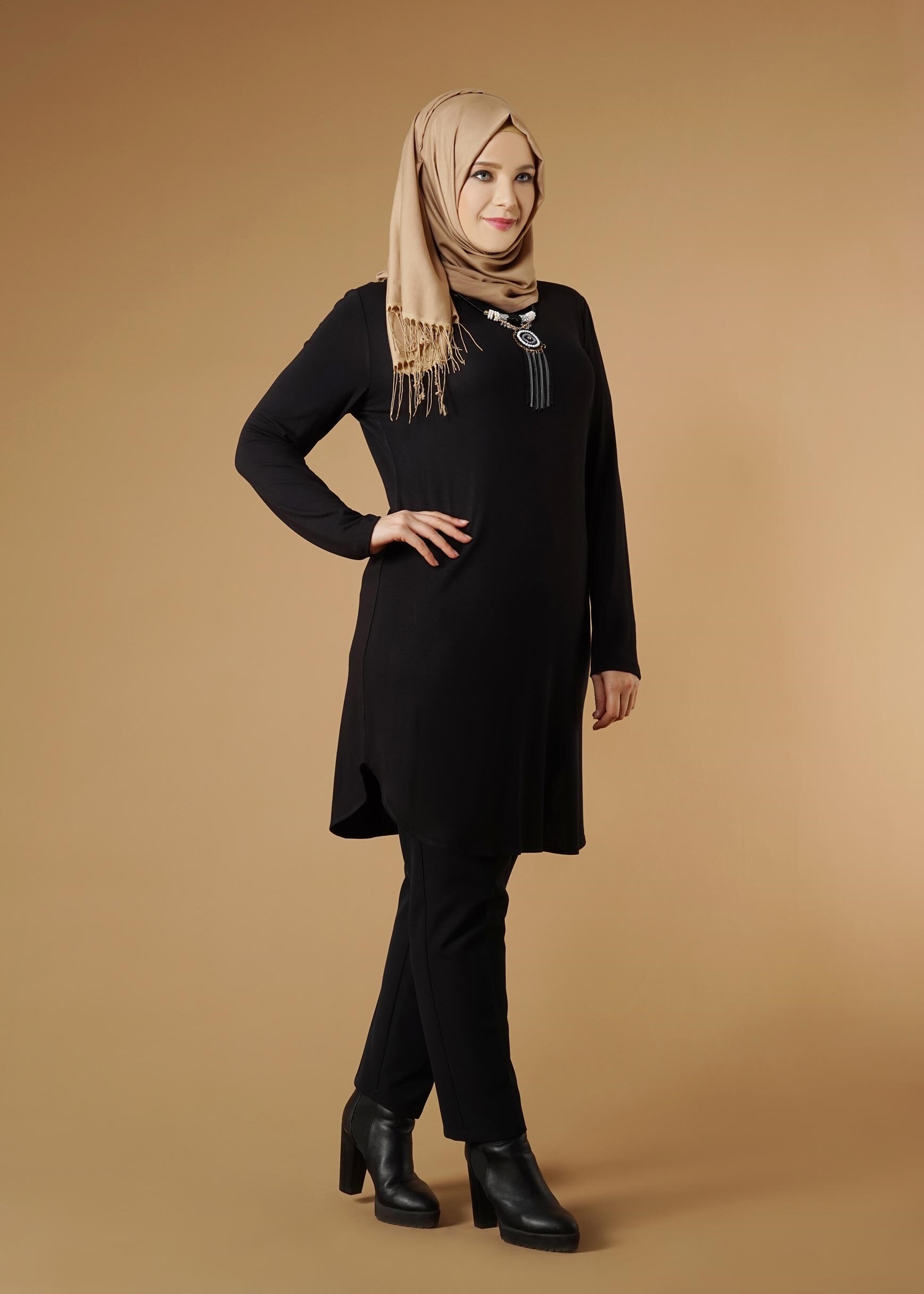 Tesettür giyim SİYAH DÜZ TUNİK 2644