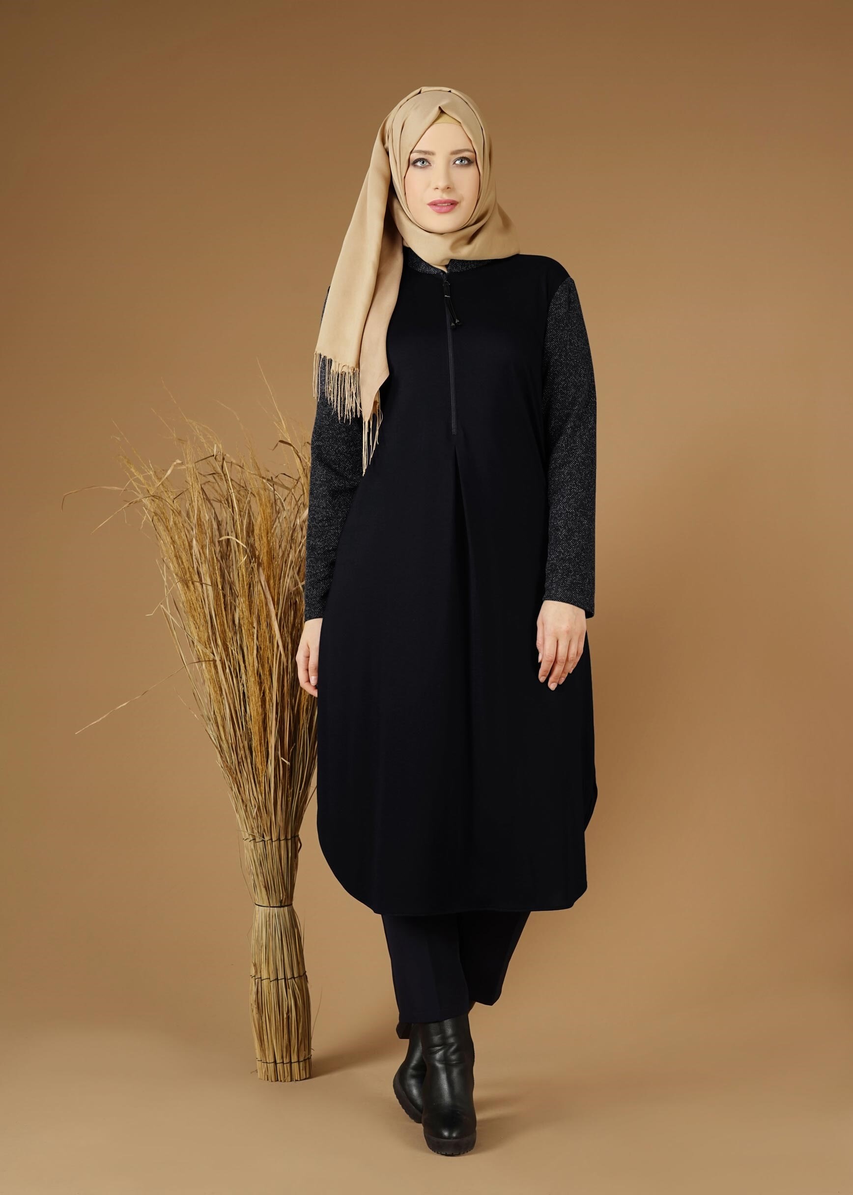 Tesettür giyim SİYAH YAKASI FERMUAR DETAYLI TUNİK 2659