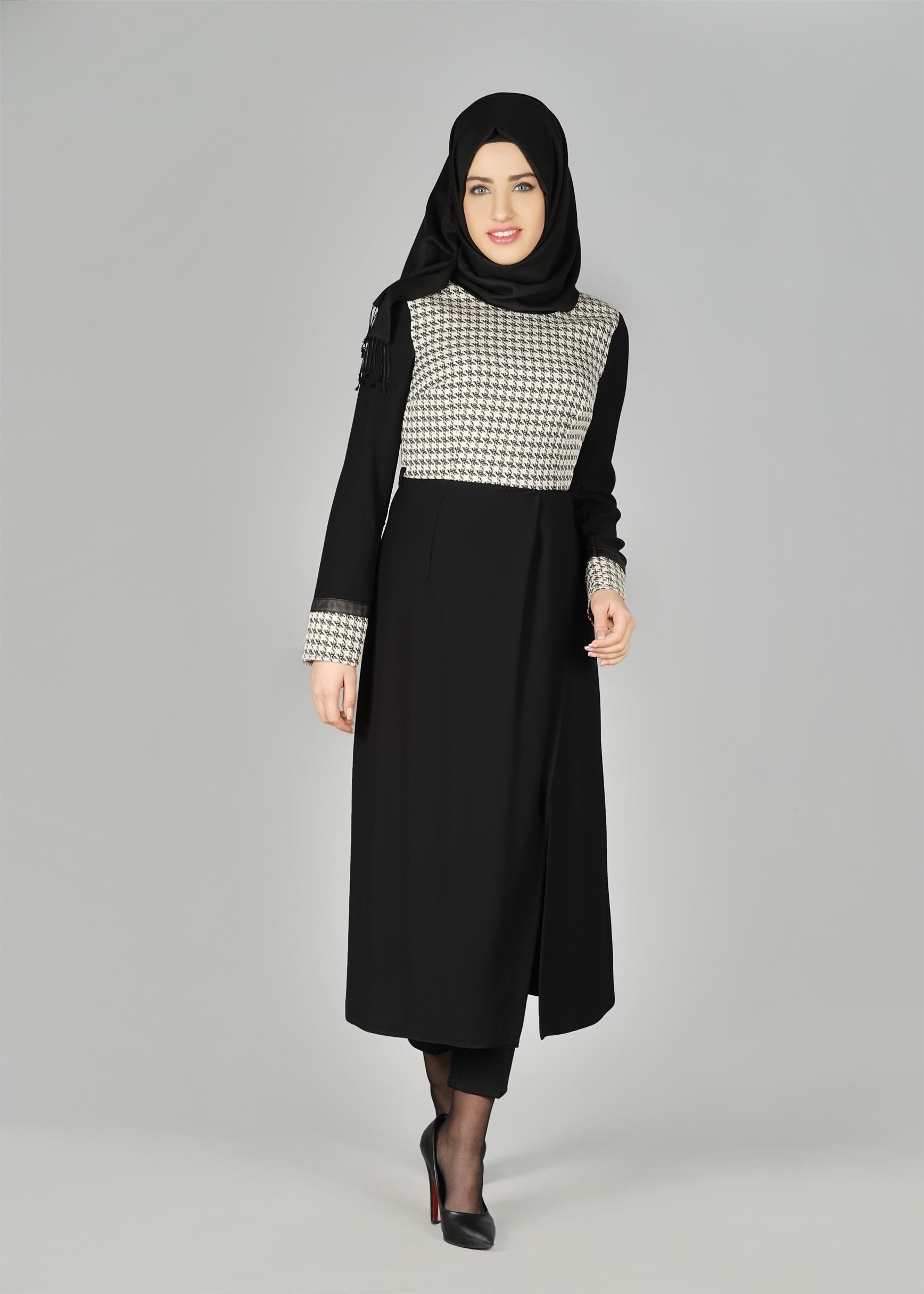 Tesettür giyim SİYAH KAZAYAĞI DESENLİ PİLELİ TUNİK 4021