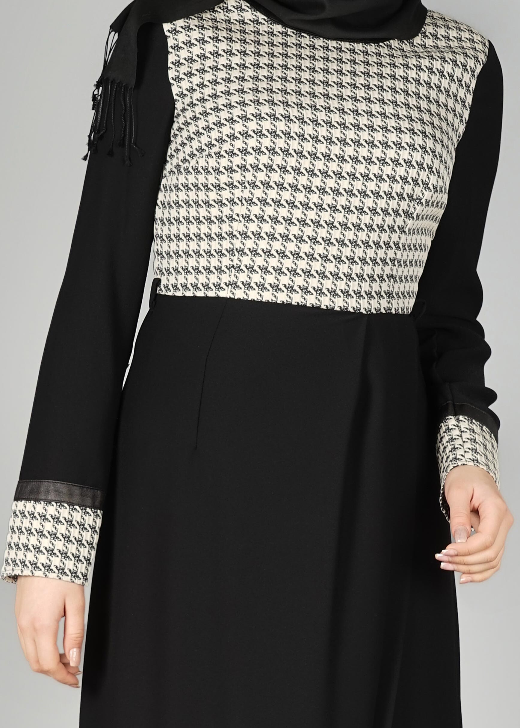 Tesettür giyim SİYAH KAZAYAĞI DESENLİ PİLELİ TUNİK 4021