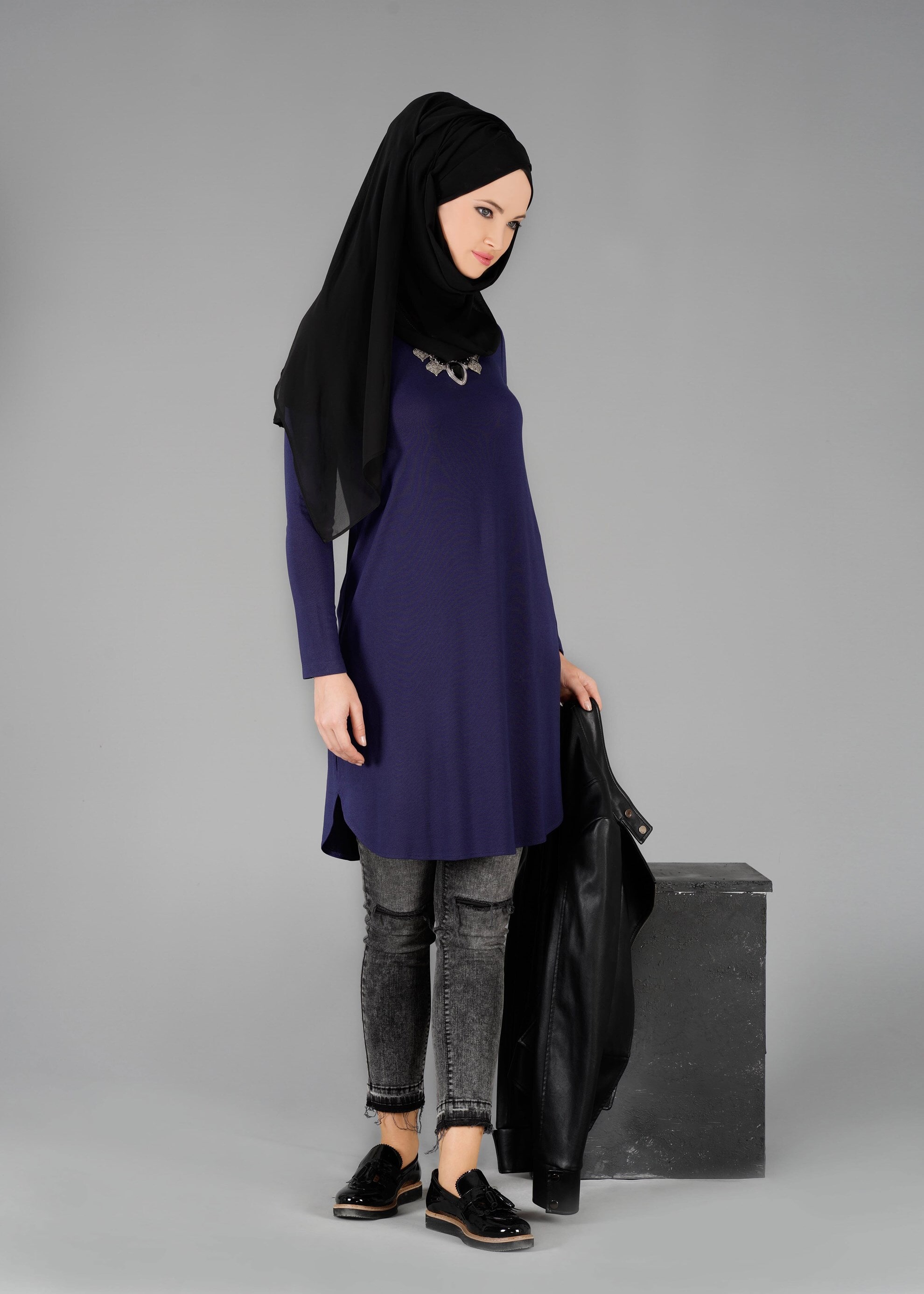 Tesettür giyim LACİVERT DÜZ TUNİK 4709