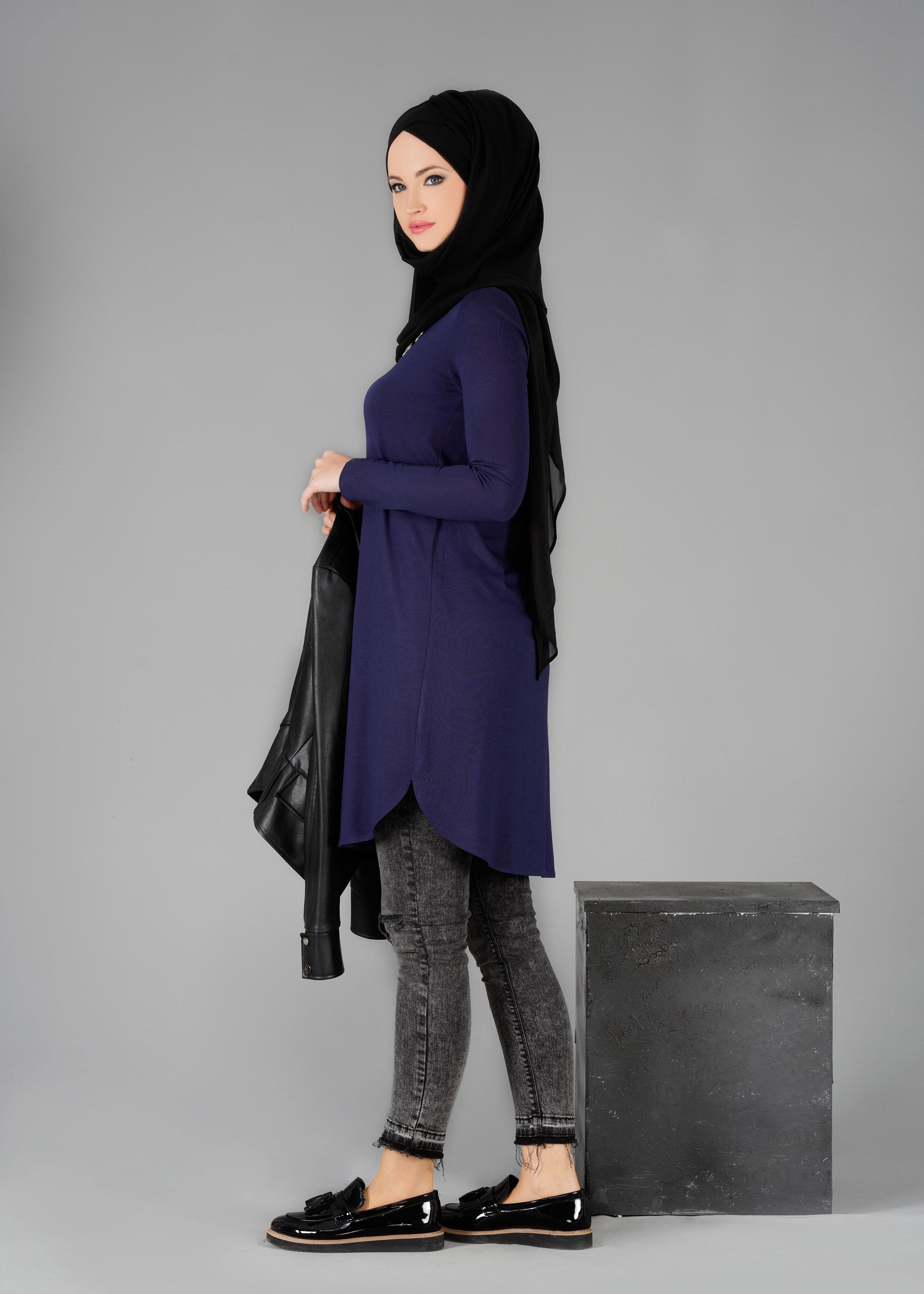 Tesettür giyim LACİVERT DÜZ TUNİK 4709