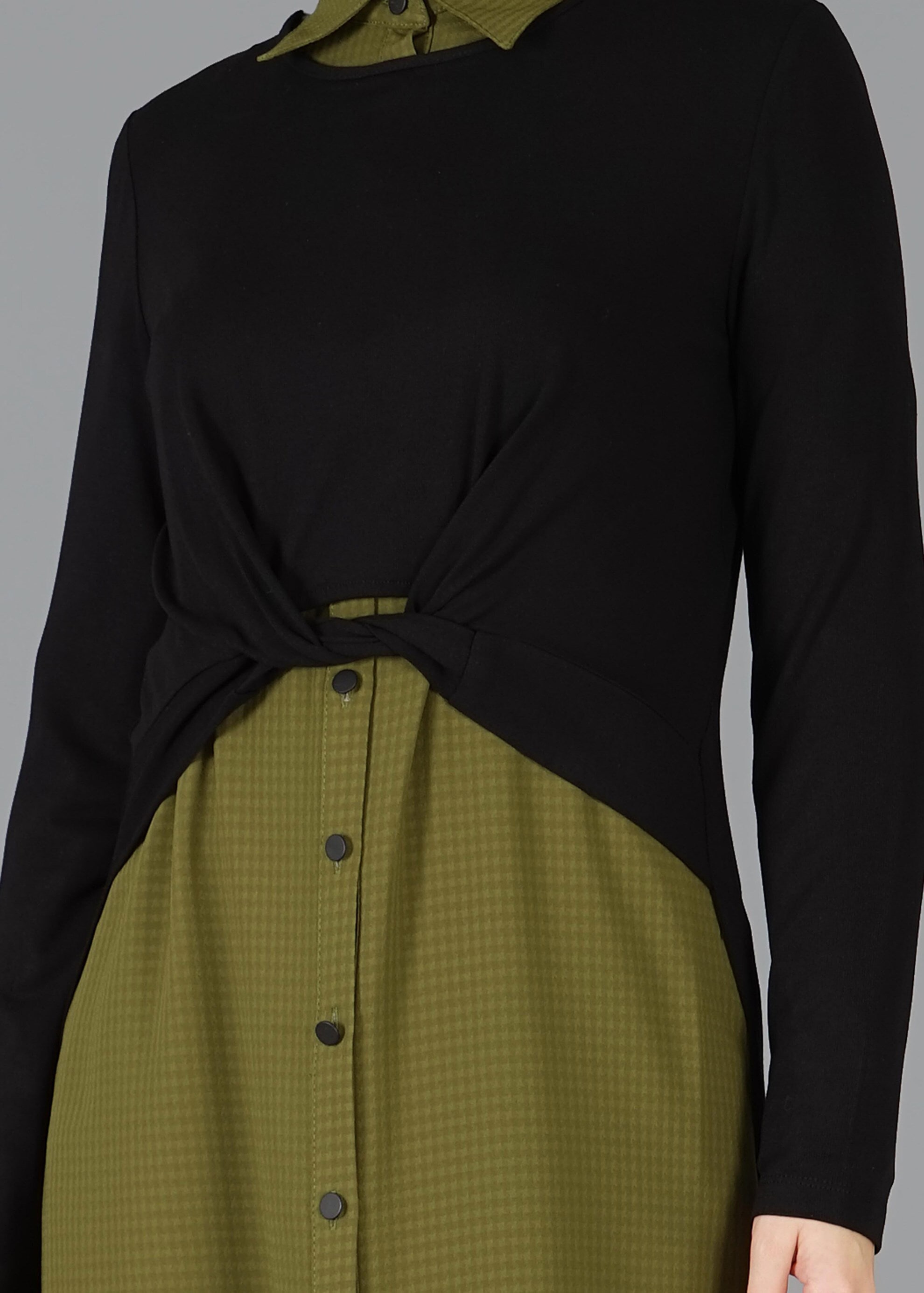 Tesettür giyim YEŞİL PARÇA DETAYLI 2&prime;li TUNİK 4730