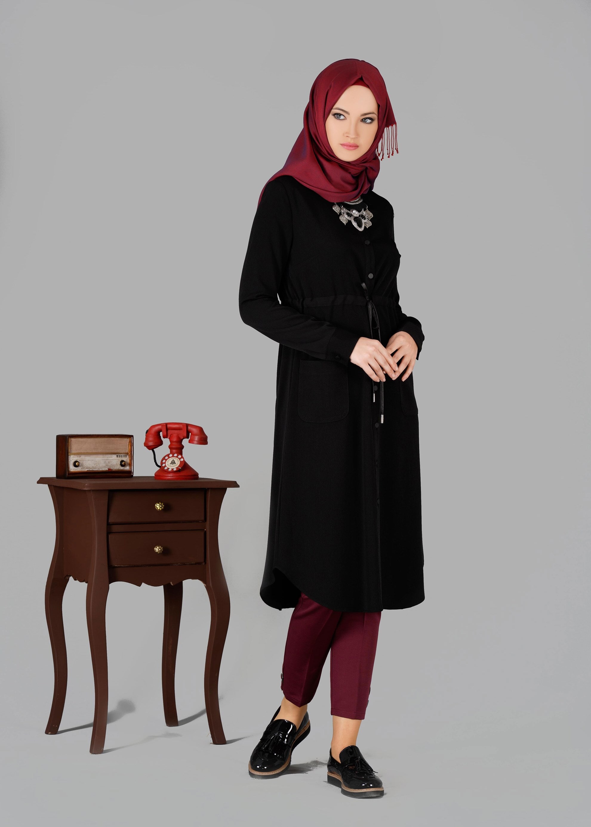 Tesettür giyim SİYAH BELİ BÜZGÜLÜ BAĞCIKLI TUNİK 4736