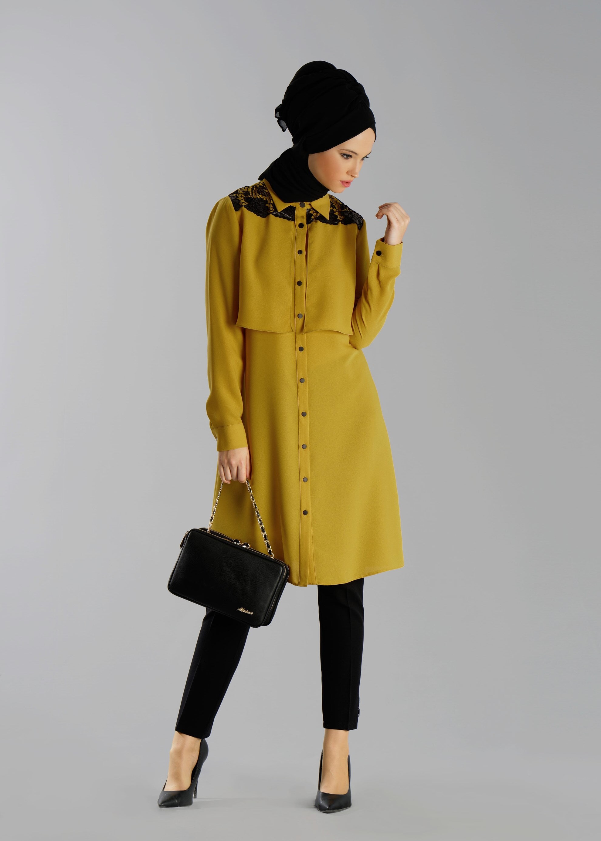 Tesettür giyim SARI DANTEL DETAYLI DÜĞMELİ TUNİK 4740