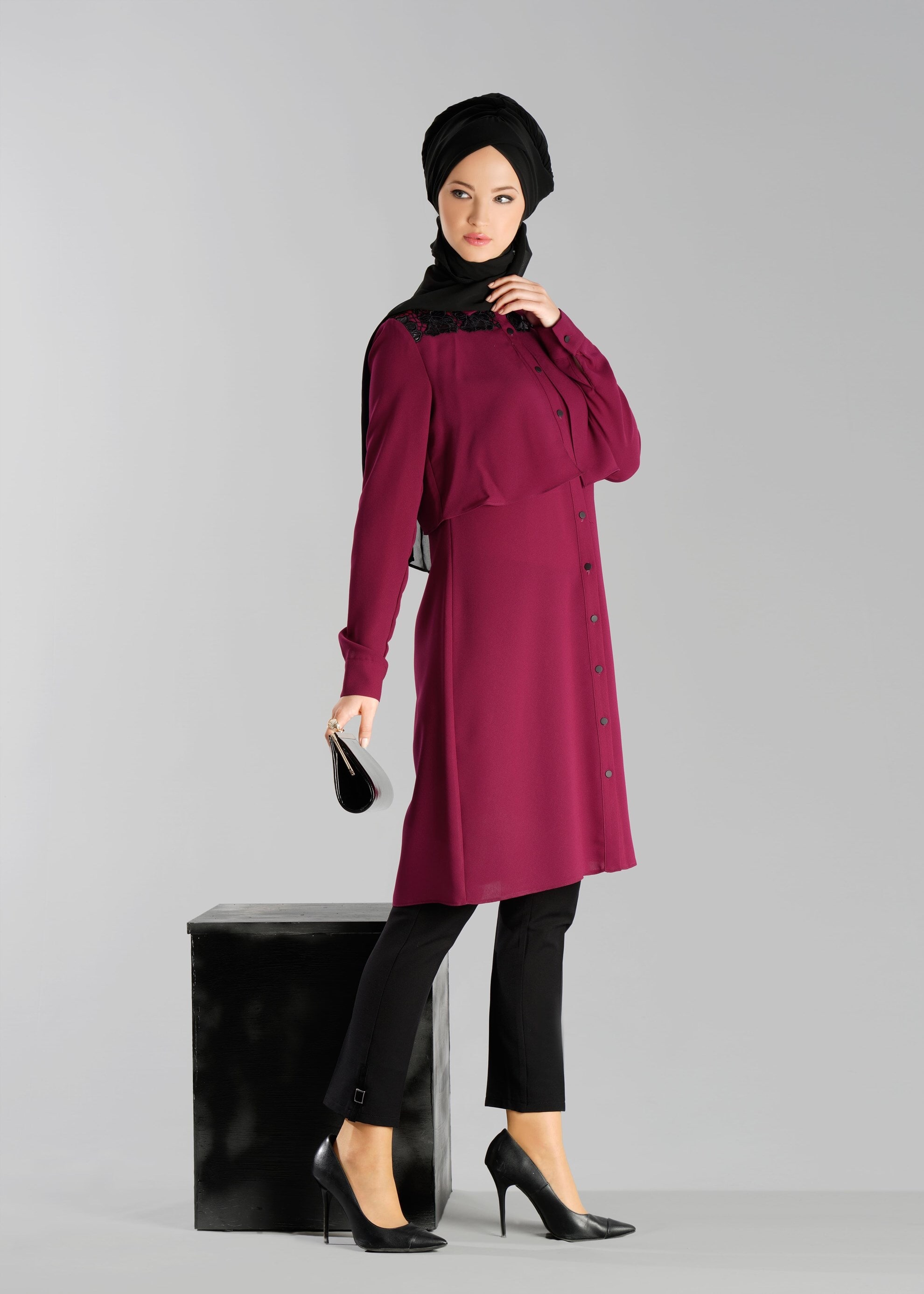 Tesettür giyim MOR DANTEL DETAYLI DÜĞMELİ TUNİK 4740