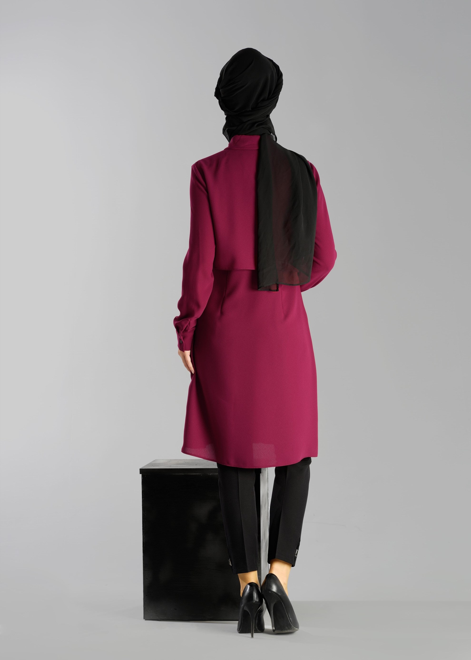 Tesettür giyim MOR DANTEL DETAYLI DÜĞMELİ TUNİK 4740