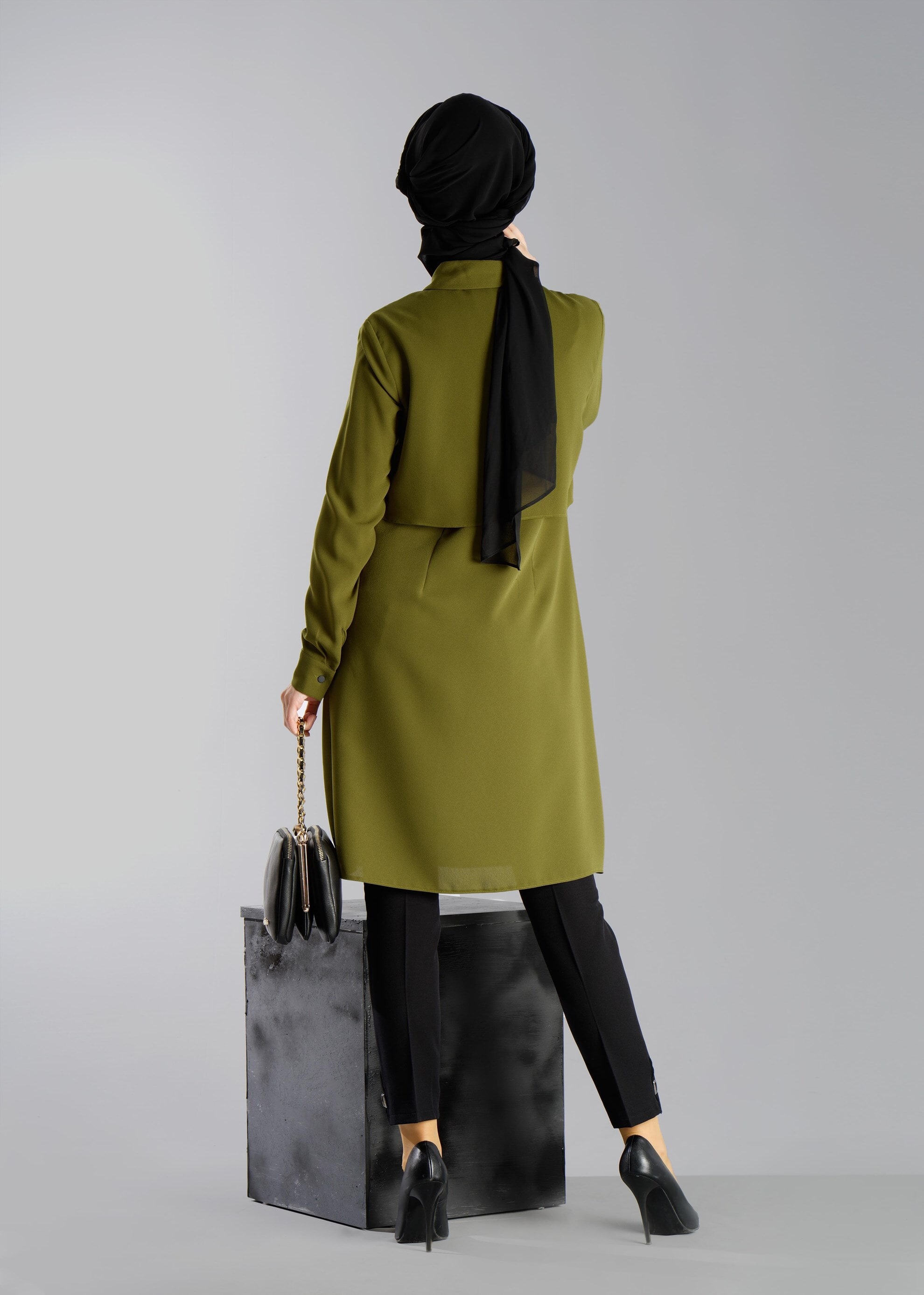 Tesettür giyim YEŞİL DANTEL DETAYLI DÜĞMELİ TUNİK 4740