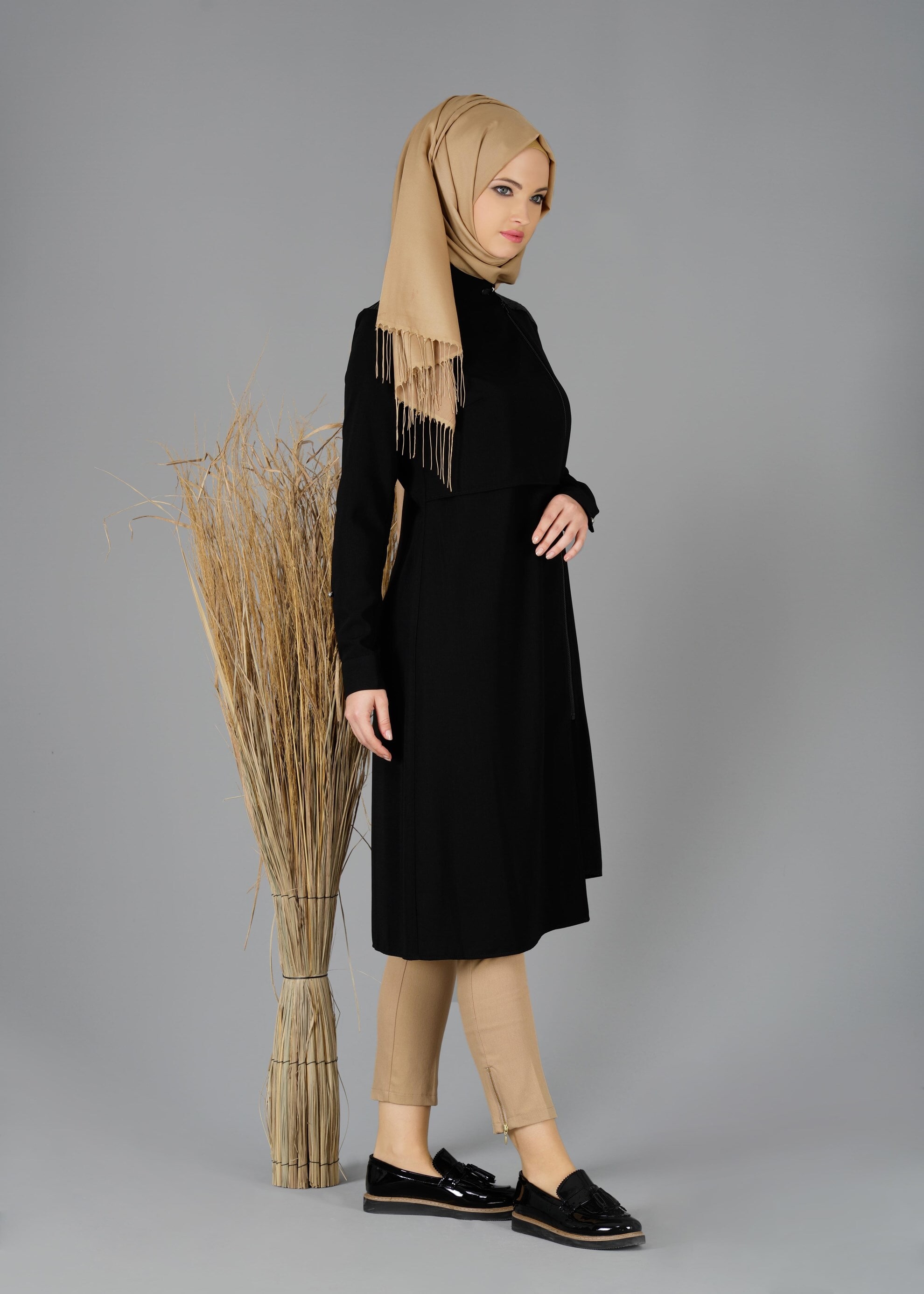 Tesettür giyim SİYAH OMUZ DETAYLI FERMUARLI TUNİK 4741