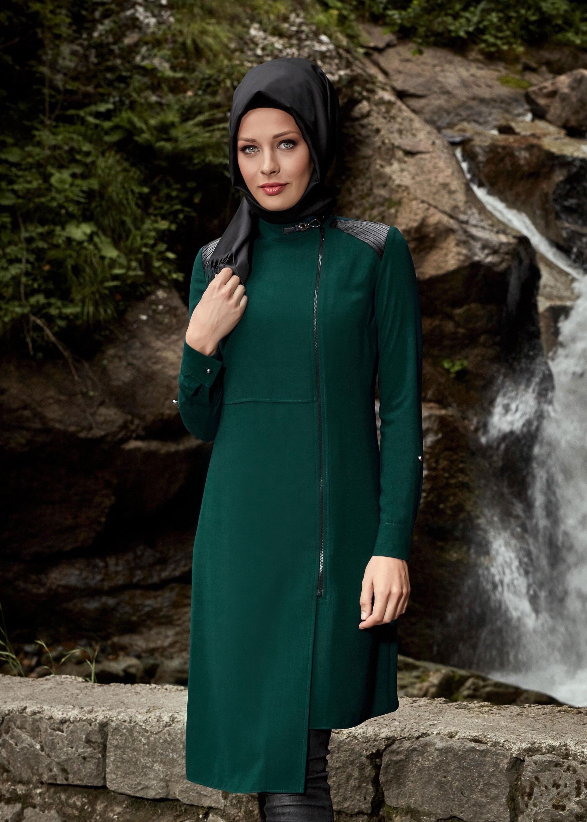 Tesettür giyim YEŞİL OMUZ DETAYLI FERMUARLI TUNİK 4741