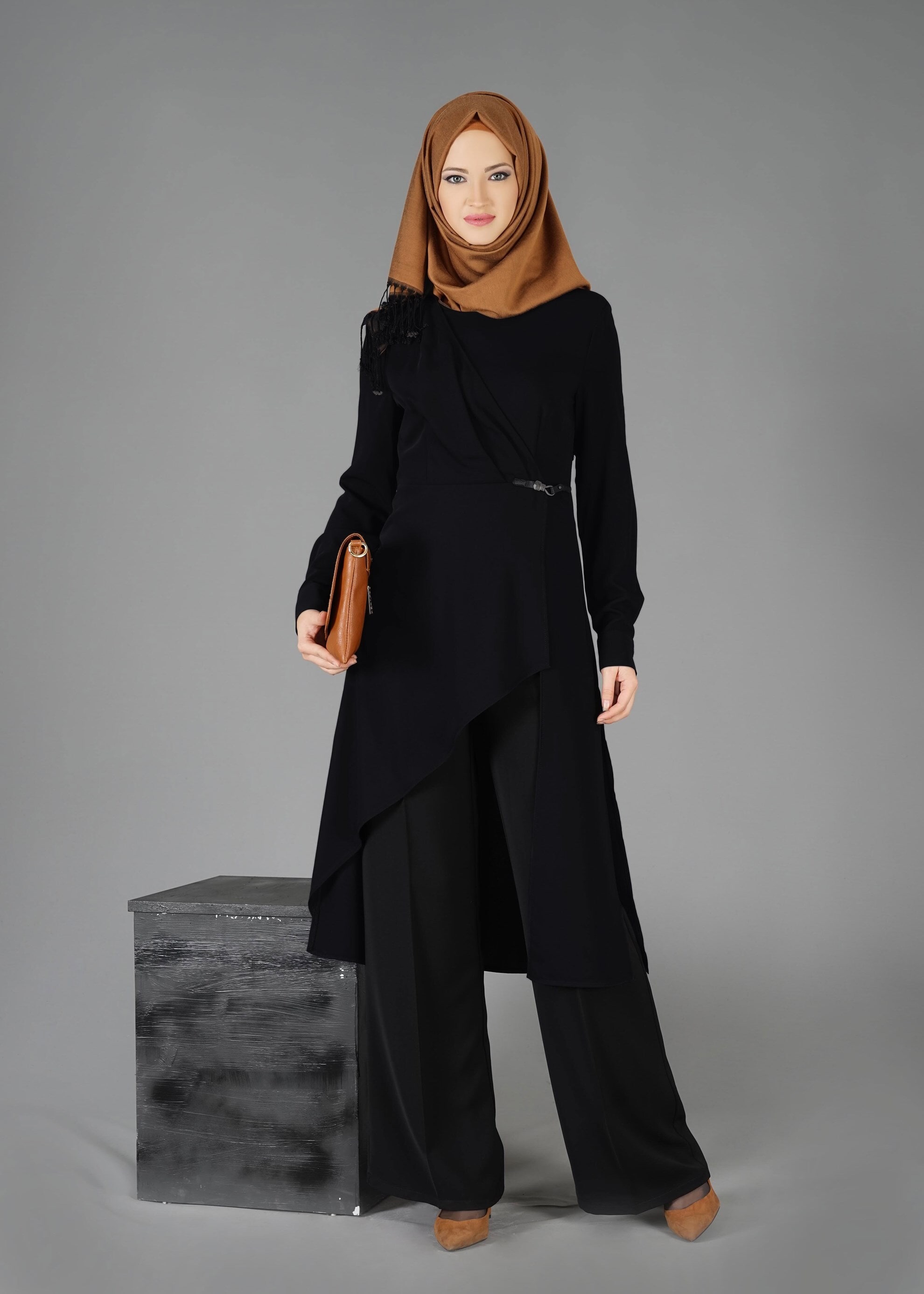 Tesettür giyim SİYAH ASİMETRİK KESİM KLASİK TUNİK 4768