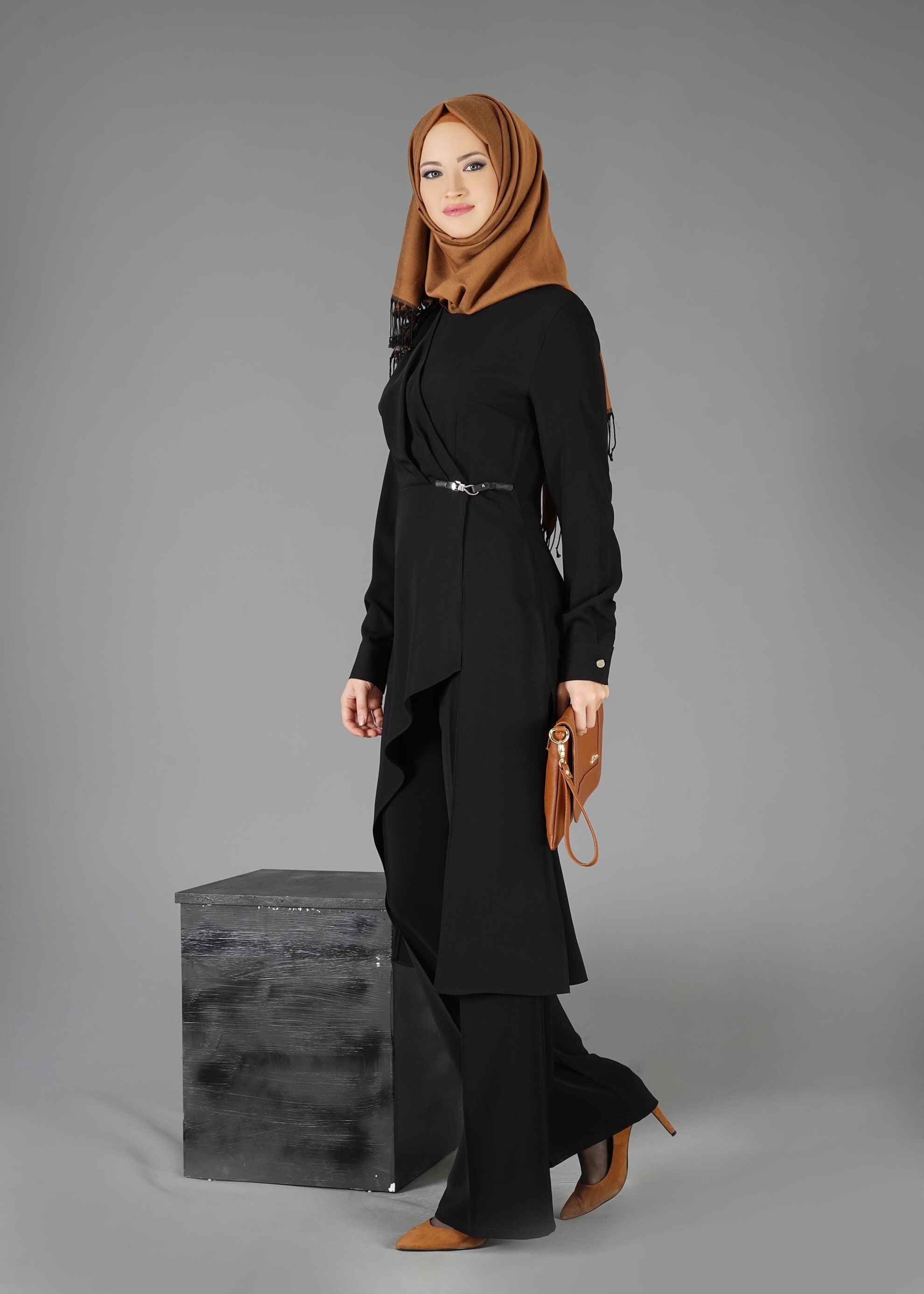 Tesettür giyim SİYAH ASİMETRİK KESİM KLASİK TUNİK 4768