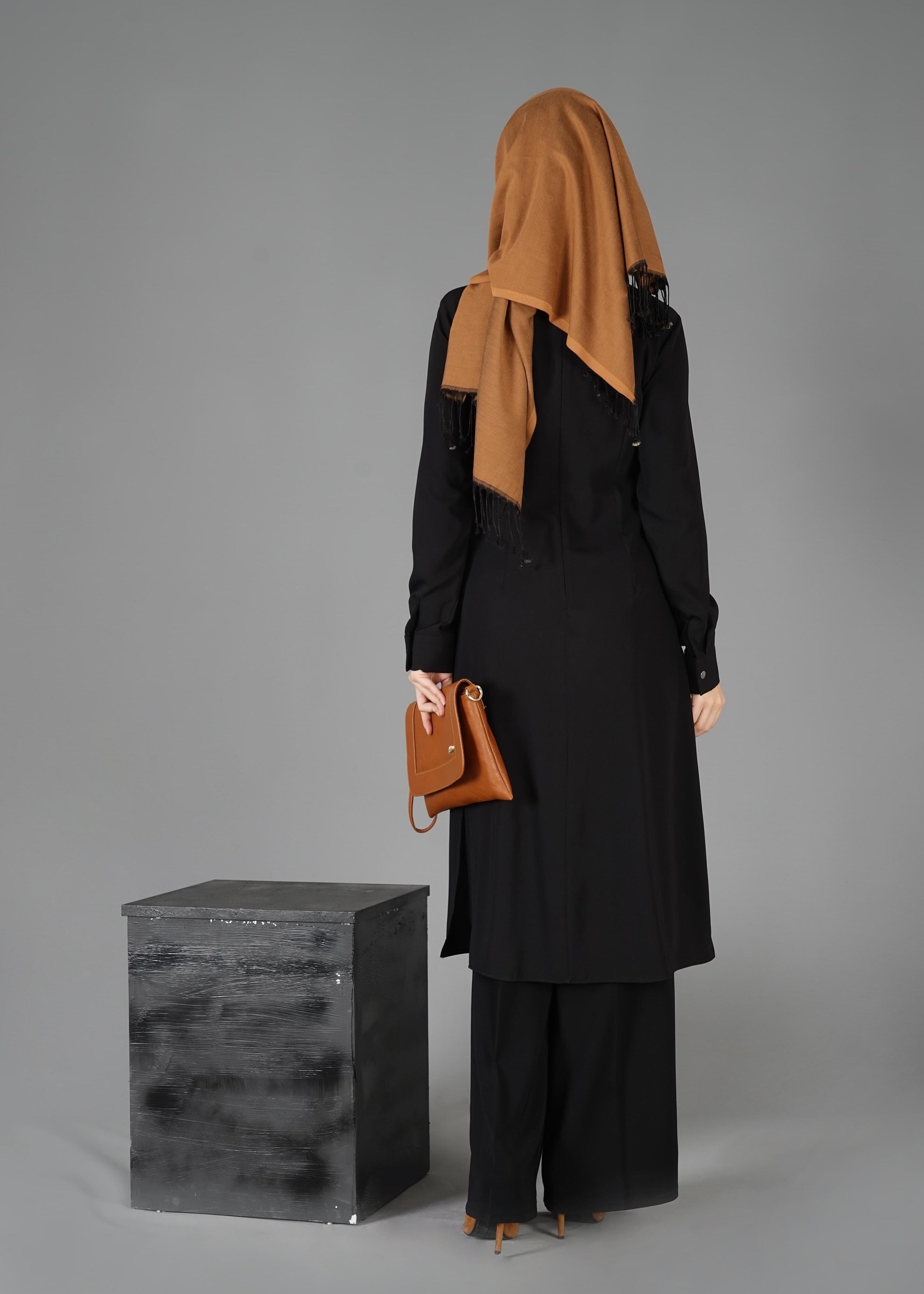 Tesettür giyim SİYAH ASİMETRİK KESİM KLASİK TUNİK 4768