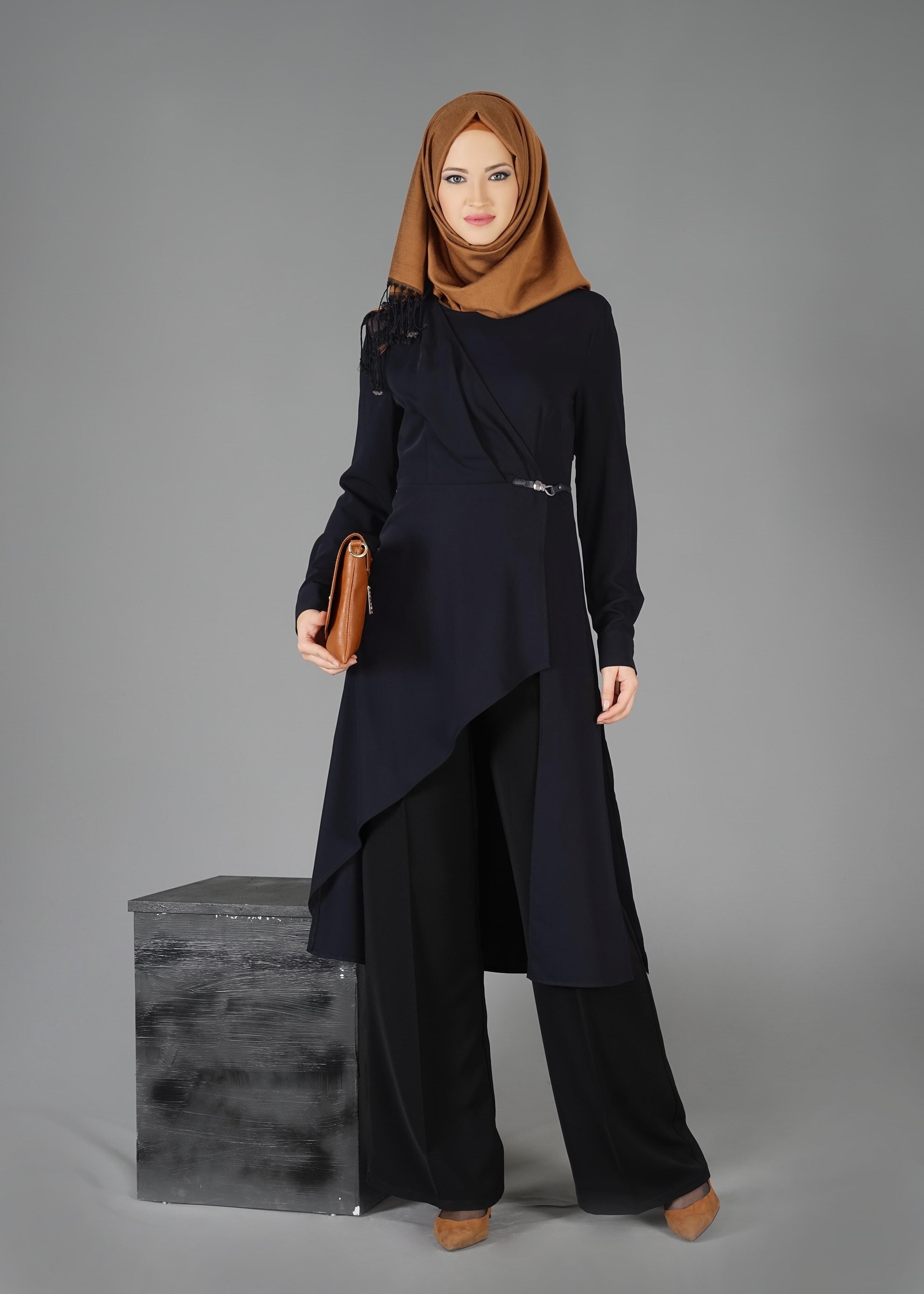 Tesettür giyim LACİVERT ASİMETRİK KESİM KLASİK TUNİK 4768