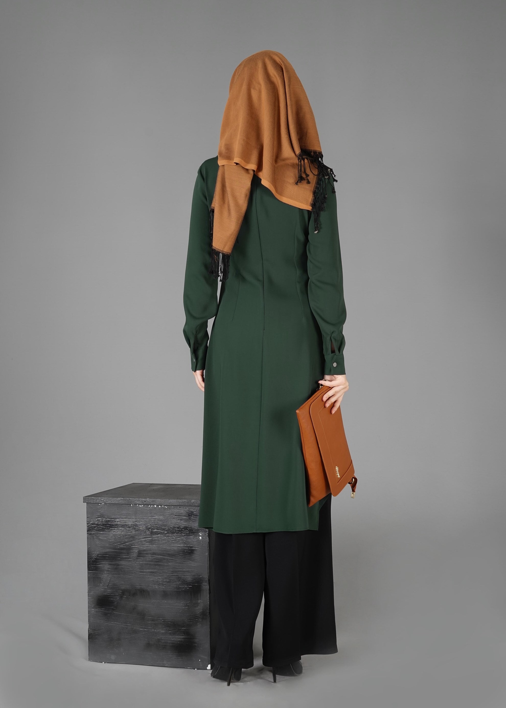 Tesettür giyim YEŞİL ASİMETRİK KESİM KLASİK TUNİK 4768