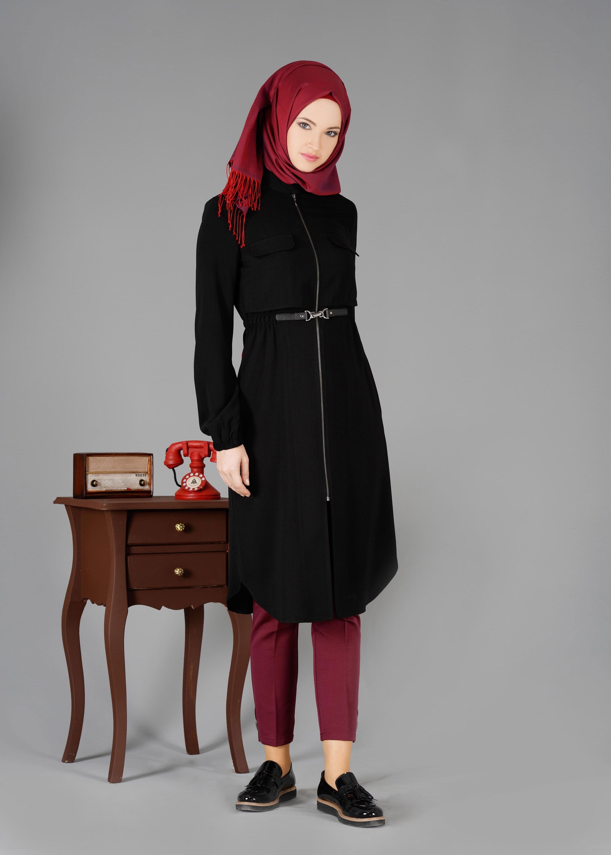 Tesettür giyim SİYAH BELİ BÜZGÜLÜ FERMUARLI TUNİK 4777