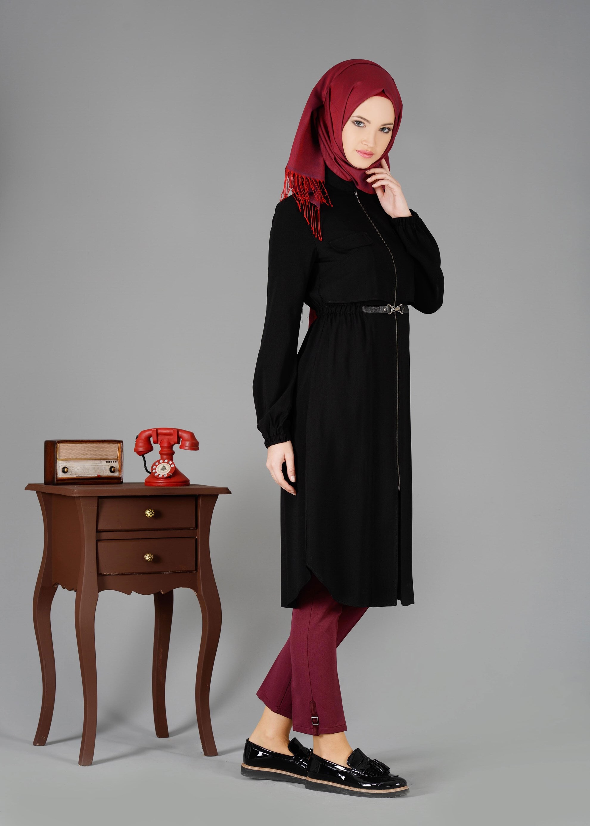 Tesettür giyim SİYAH BELİ BÜZGÜLÜ FERMUARLI TUNİK 4777