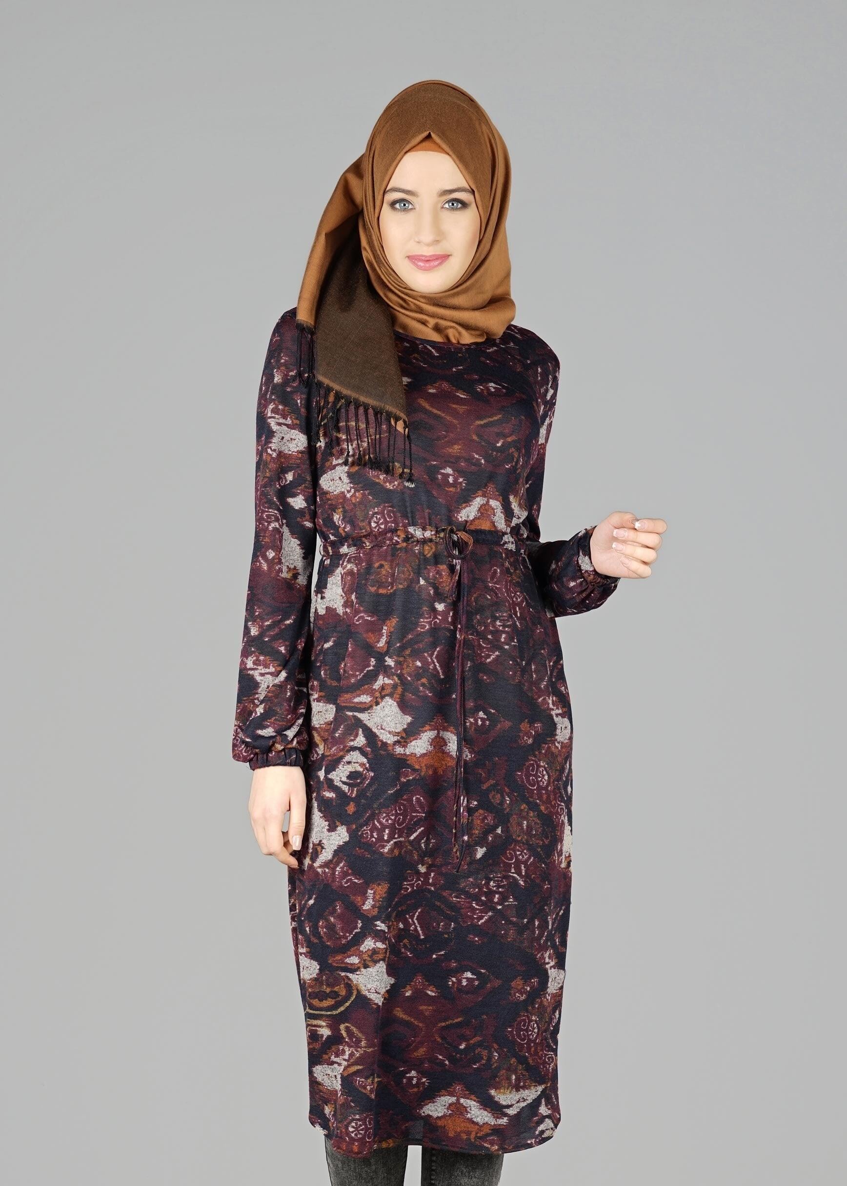 Tesettür giyim BORDO BELİ BÜZGÜLÜ MANŞETLERİ LASTİKLİ DESENLİ TUNİK 4866 