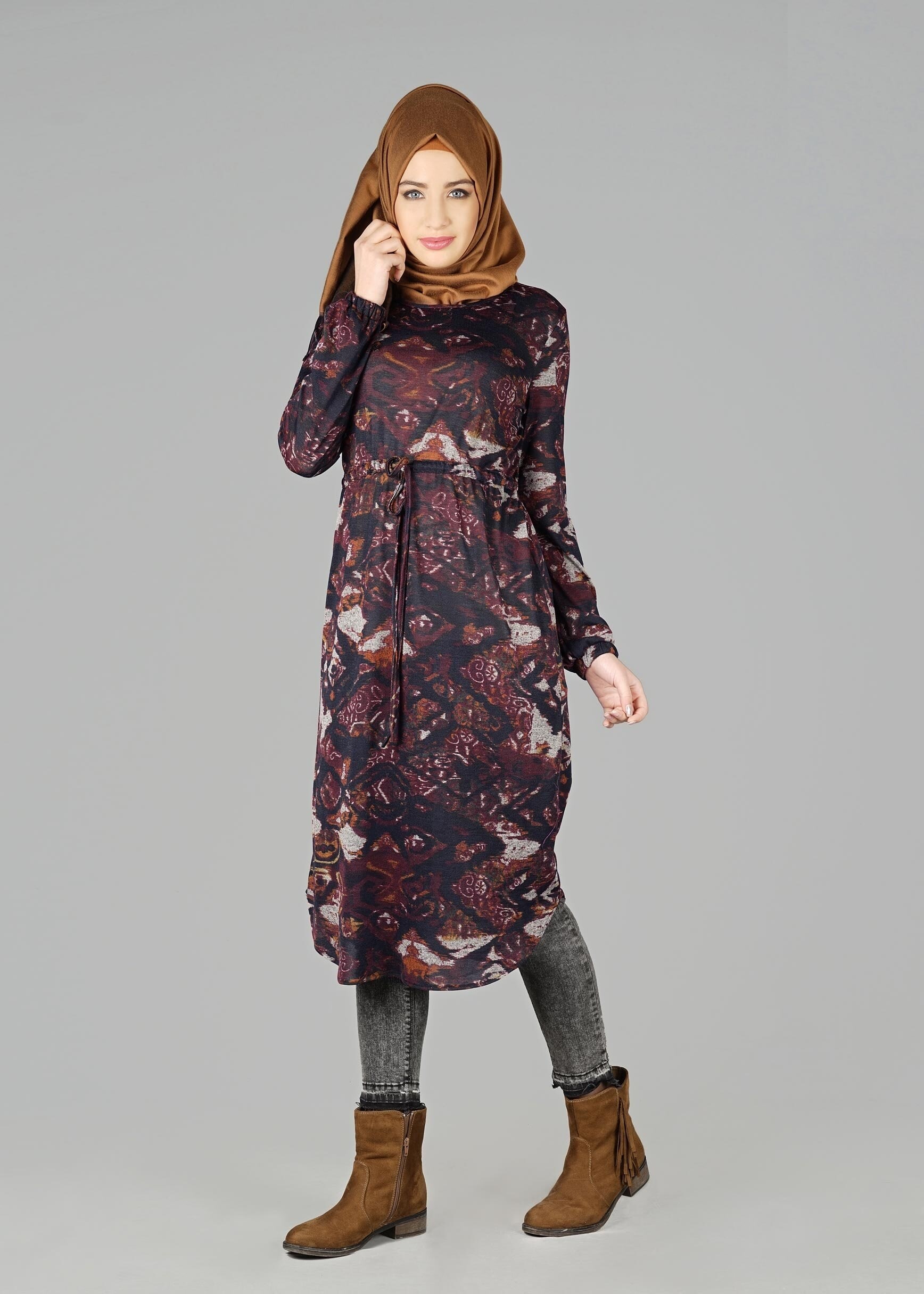 Tesettür giyim BORDO BELİ BÜZGÜLÜ MANŞETLERİ LASTİKLİ DESENLİ TUNİK 4866 