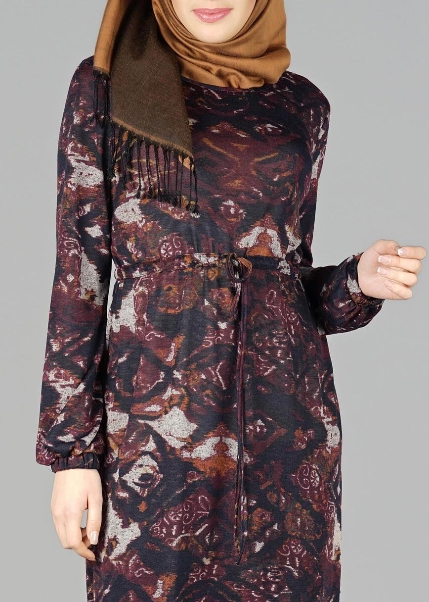 Tesettür giyim BORDO BELİ BÜZGÜLÜ MANŞETLERİ LASTİKLİ DESENLİ TUNİK 4866 