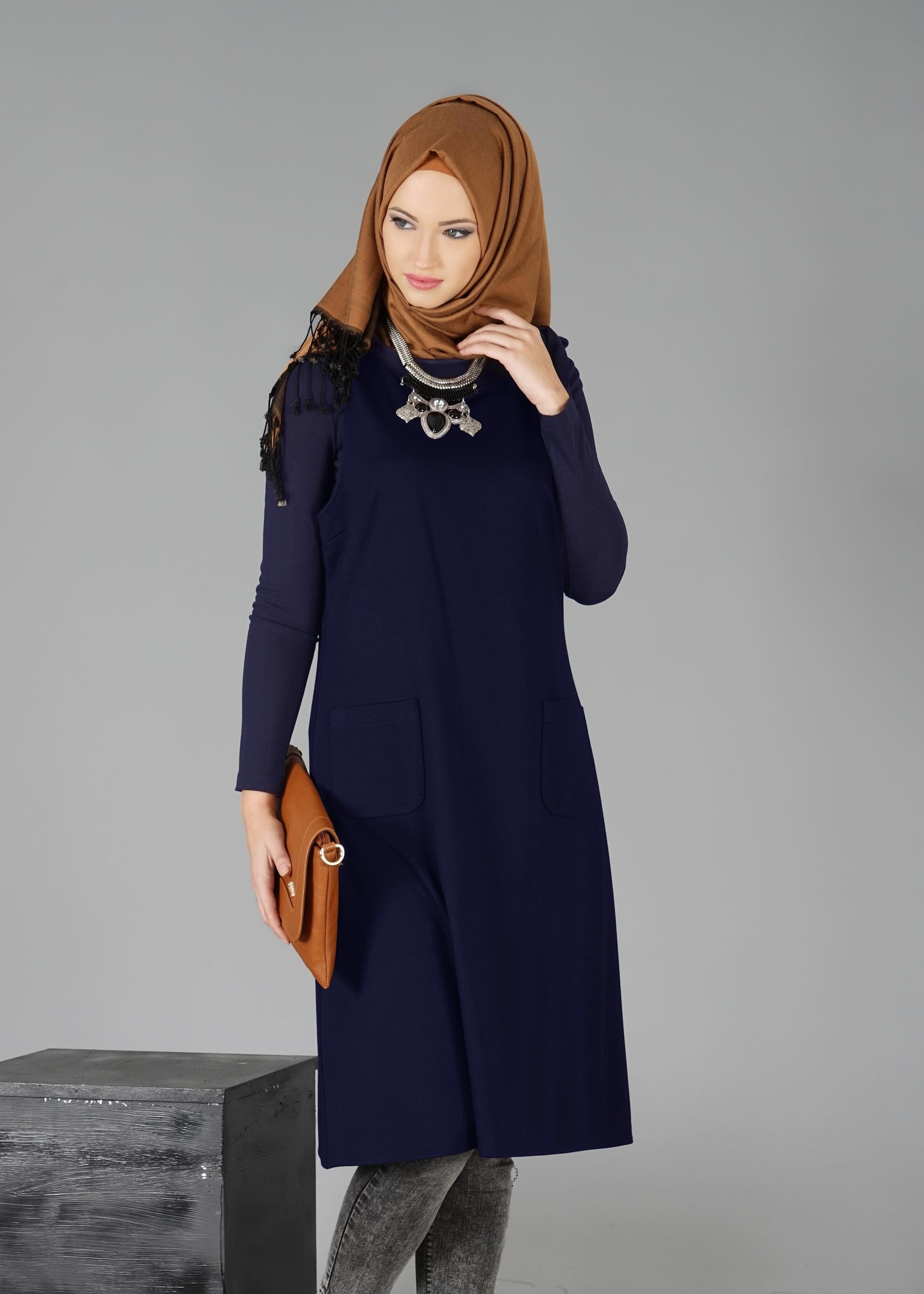 Tesettür giyim LACİVERT KOLSUZ TUNİK 4873