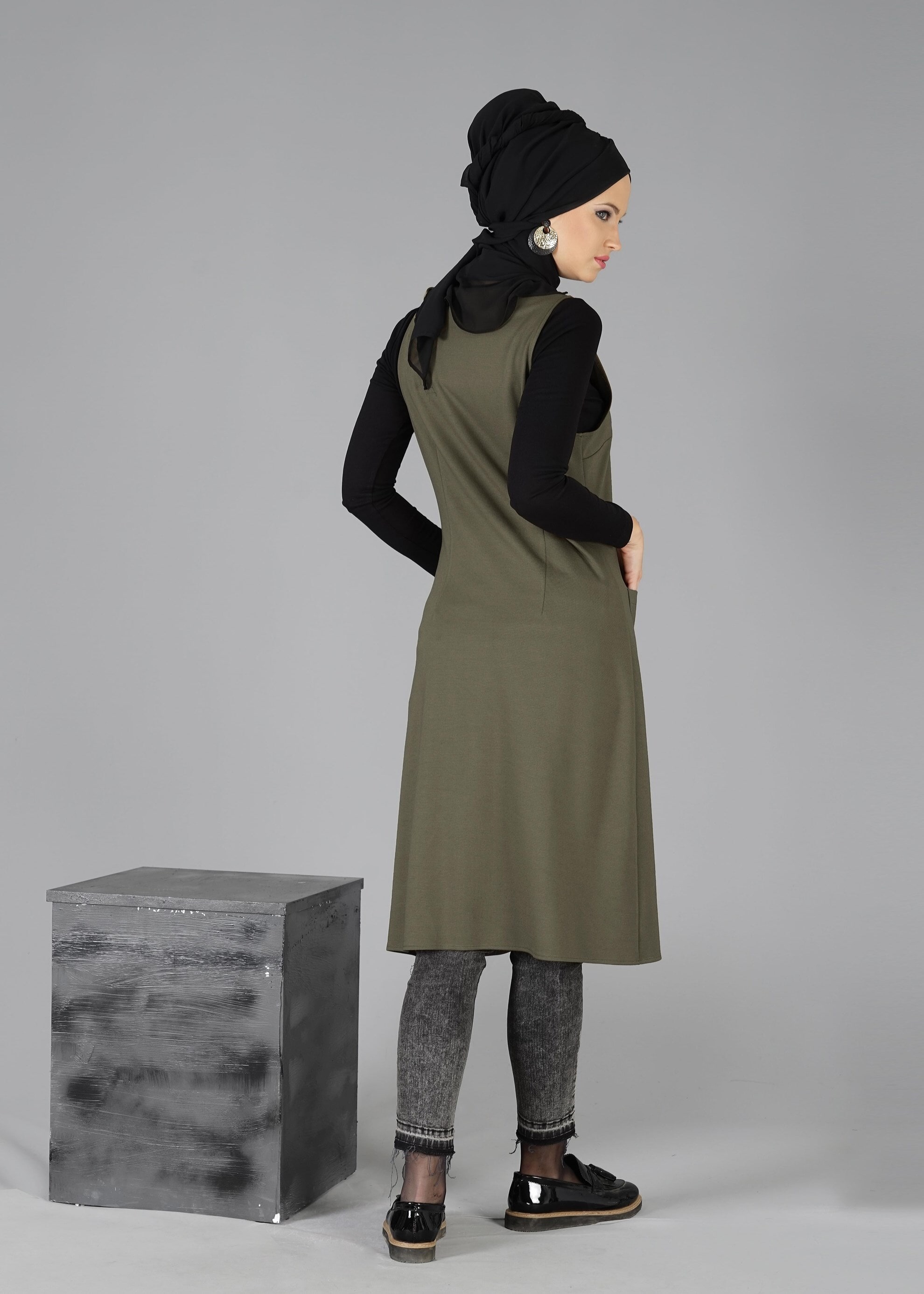 Tesettür giyim HAKİ KOLSUZ TUNİK 4873