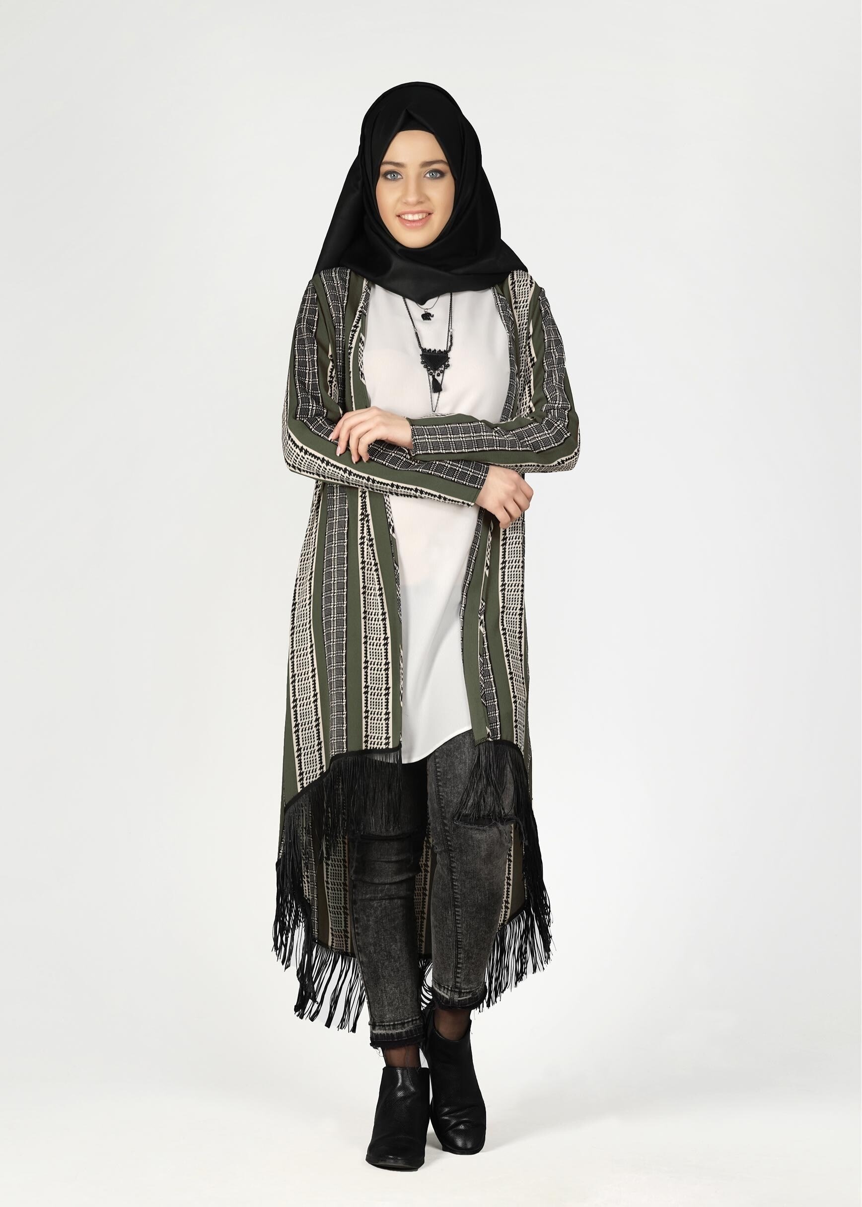 Tesettür giyim HAKİ DESENLİ PÜSKÜLLÜ TUNİK 4929