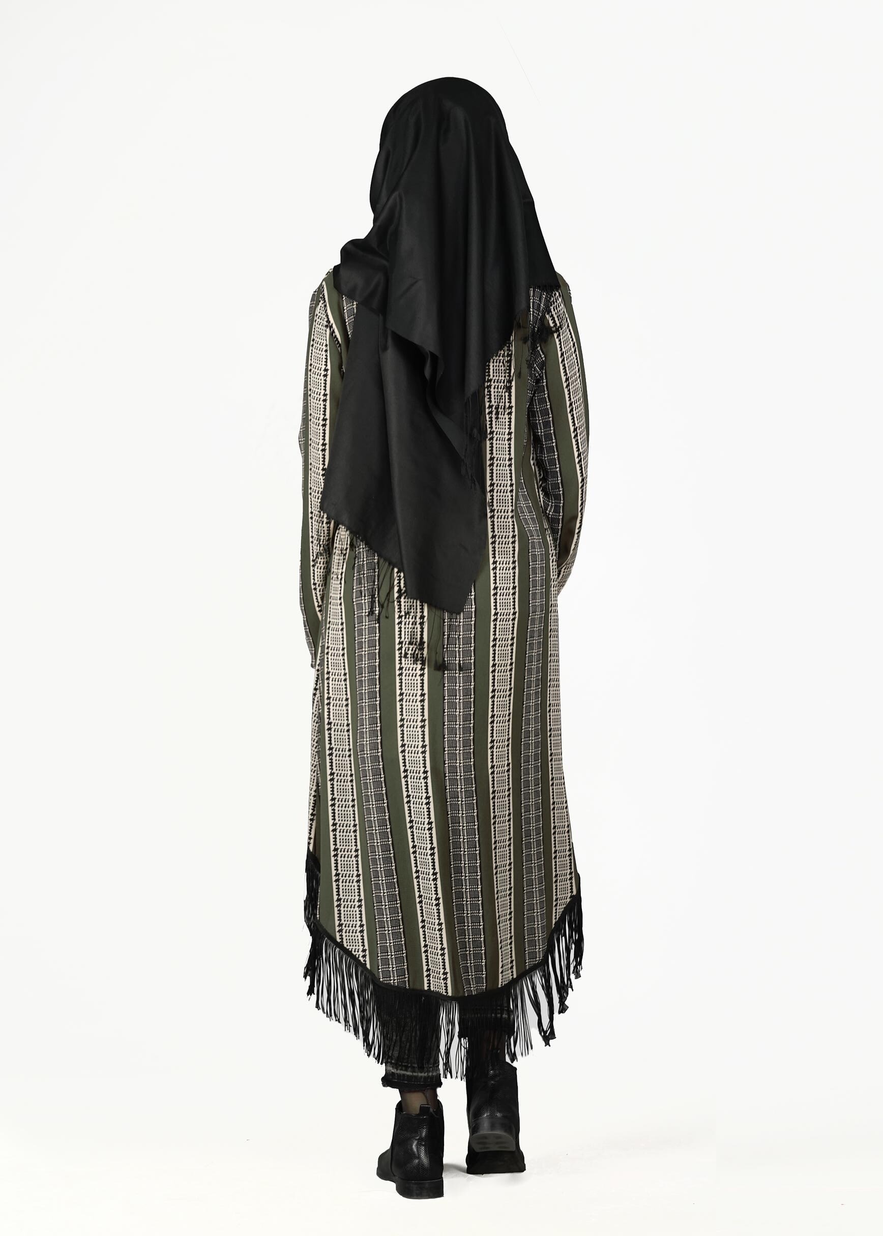 Tesettür giyim HAKİ DESENLİ PÜSKÜLLÜ TUNİK 4929