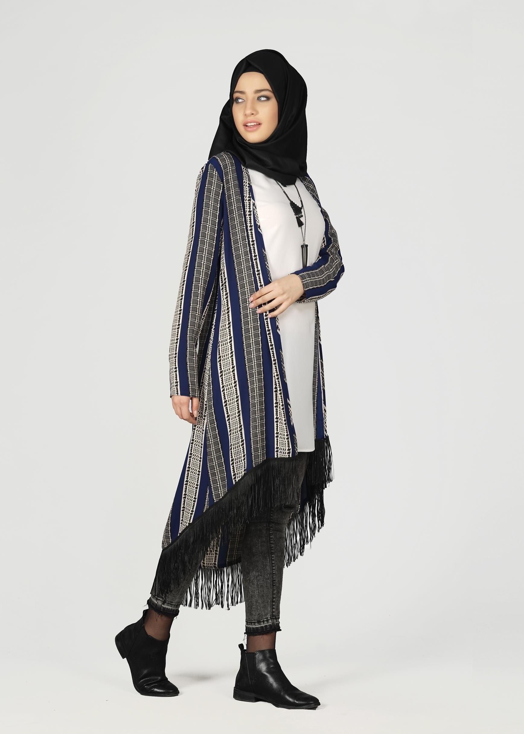 Tesettür giyim LACİVERT DESENLİ PÜSKÜLLÜ TUNİK 4929