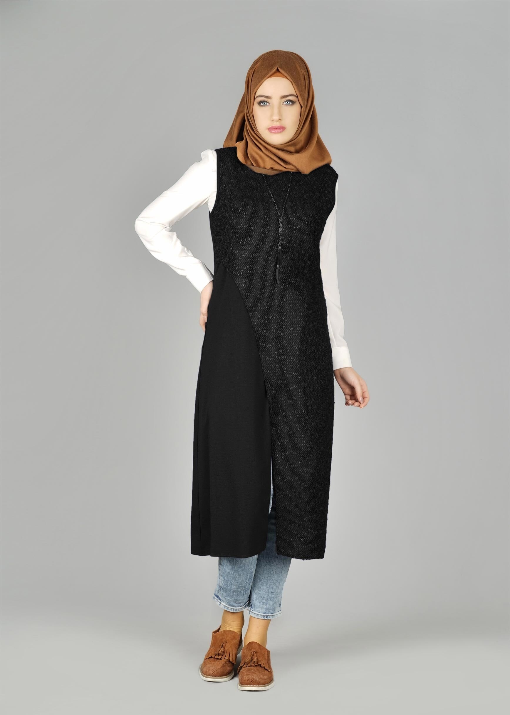 Tesettür giyim SİYAH DESENLİ ASİMETRİK KESİM TUNİK 4978 