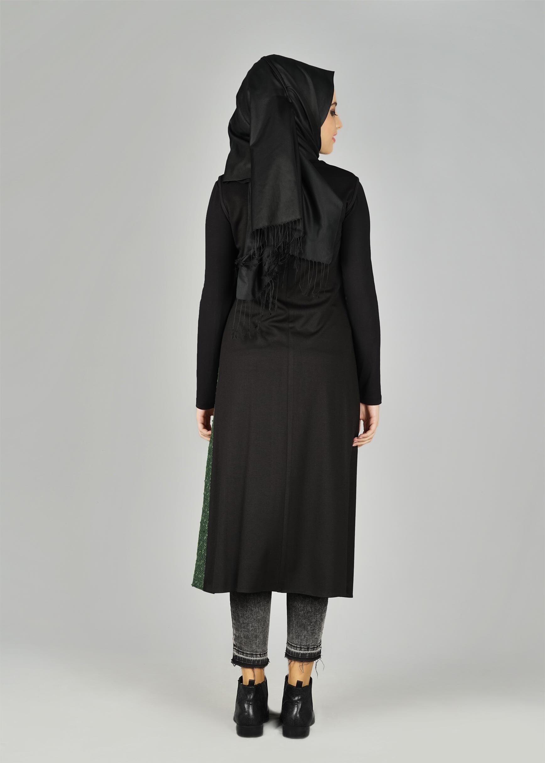 Tesettür giyim YEŞİL DESENLİ ASİMETRİK KESİM TUNİK 4978 