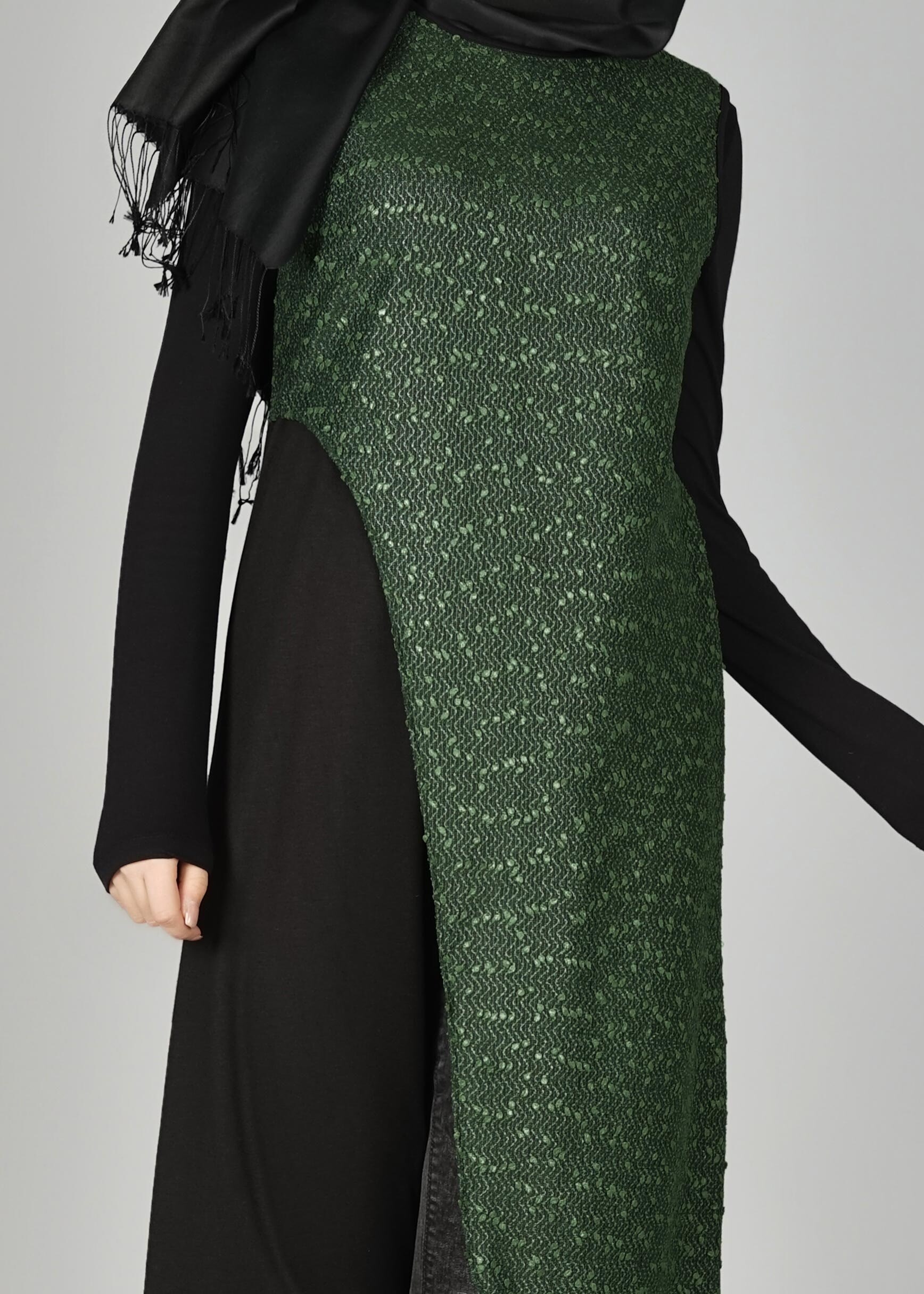 Tesettür giyim YEŞİL DESENLİ ASİMETRİK KESİM TUNİK 4978 