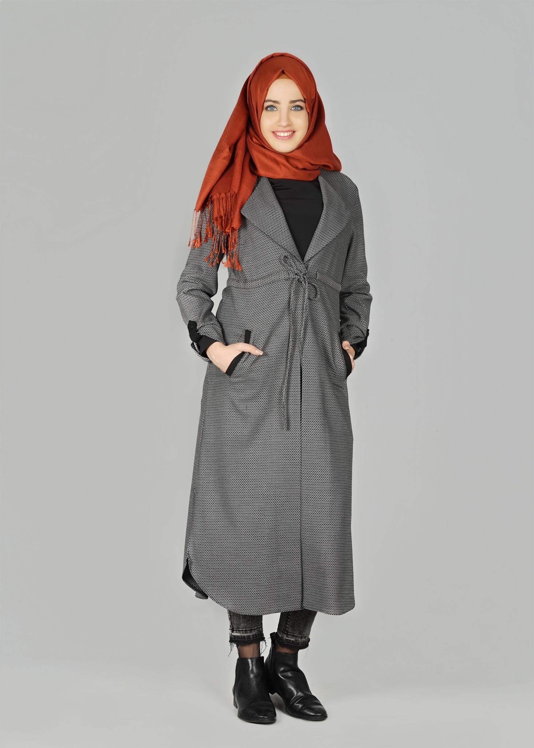 Tesettür giyim SİYAH BELDEN BAĞLAMALI DESENLİ TUNİK TUNİK 4991 