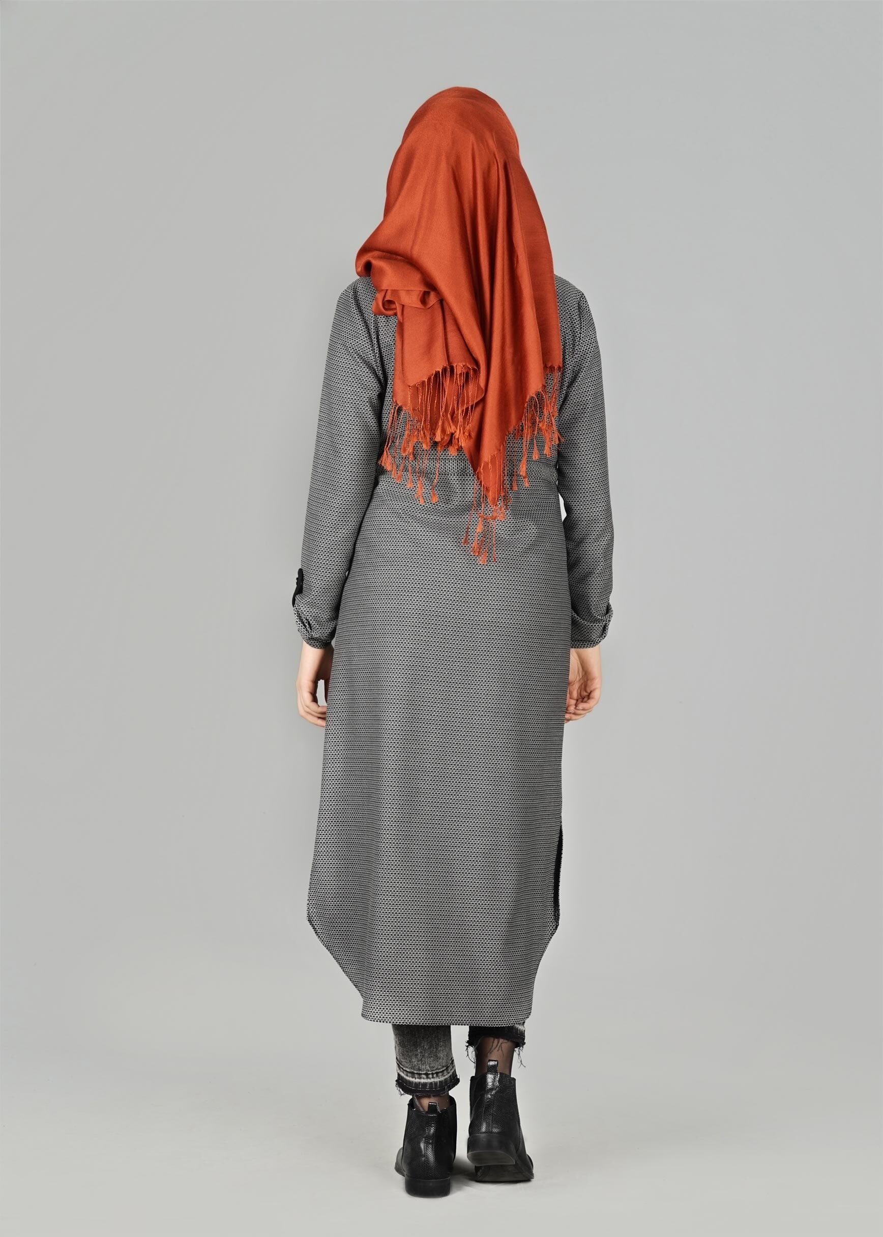 Tesettür giyim SİYAH BELDEN BAĞLAMALI DESENLİ TUNİK TUNİK 4991 