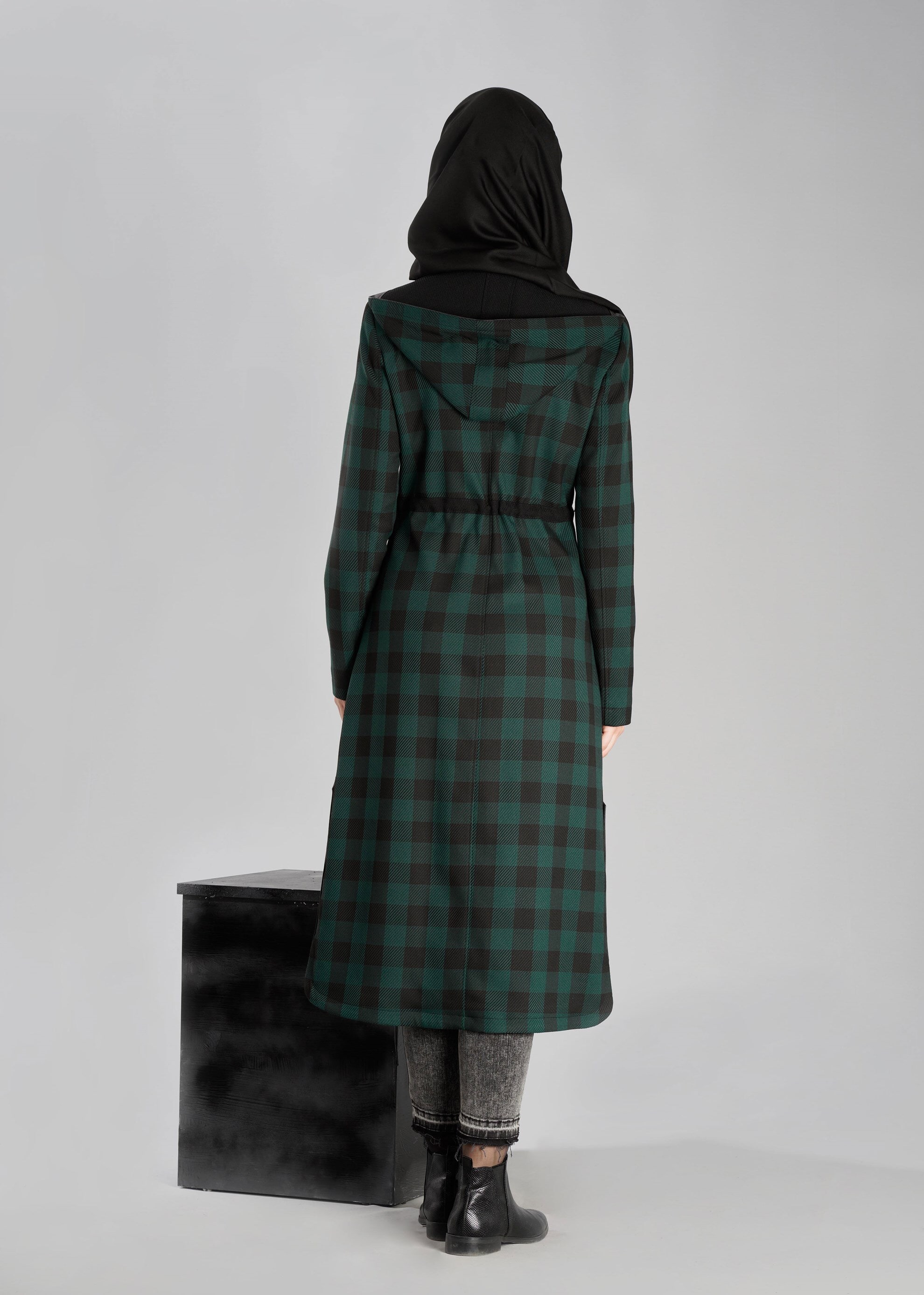 Tesettür giyim YEŞİL CEP DETAYLI FERMUARLI EKOSE TRENÇKOT 1898 