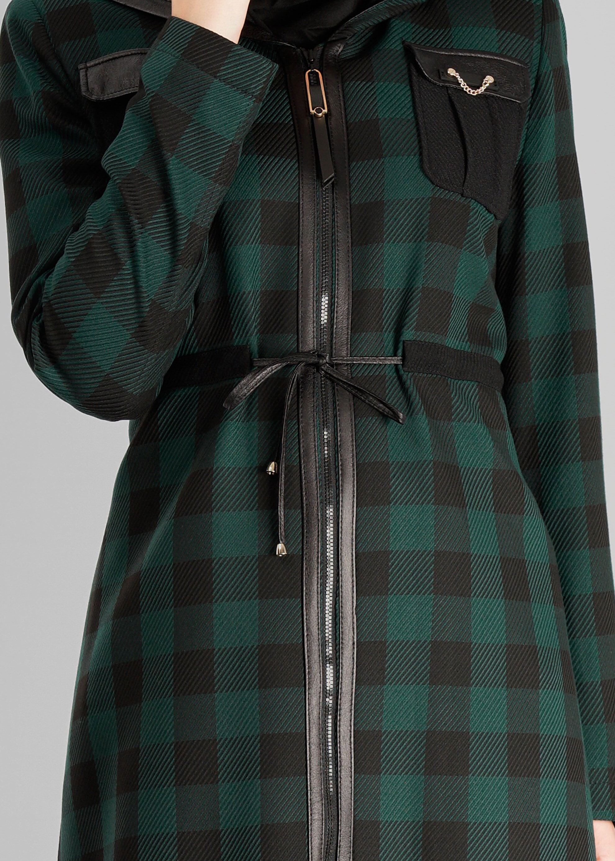 Tesettür giyim YEŞİL CEP DETAYLI FERMUARLI EKOSE TRENÇKOT 1898 