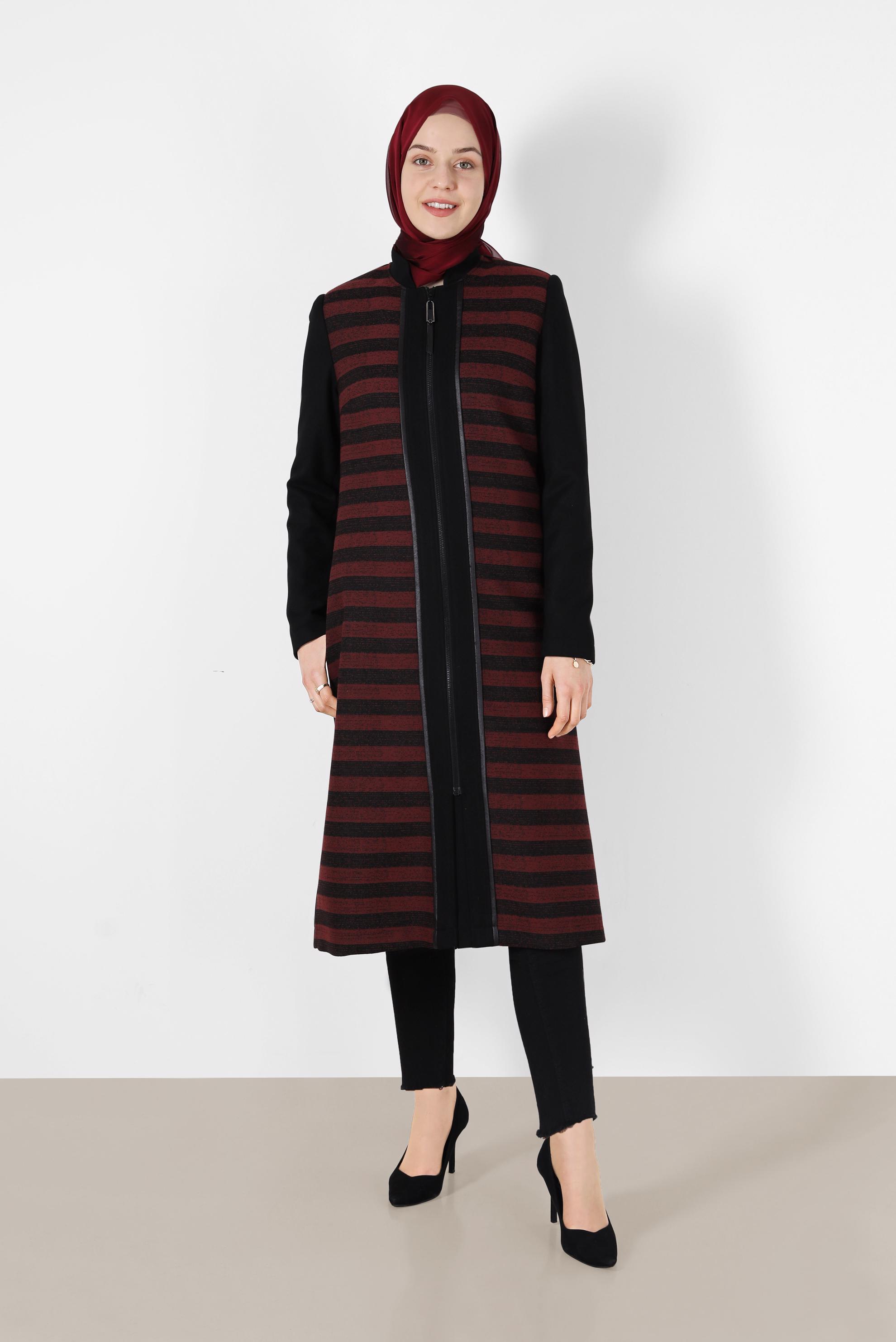 Tesettür giyim BORDO FERMUARLI ŞERİT DETAYLI TRENÇKOT 1936 