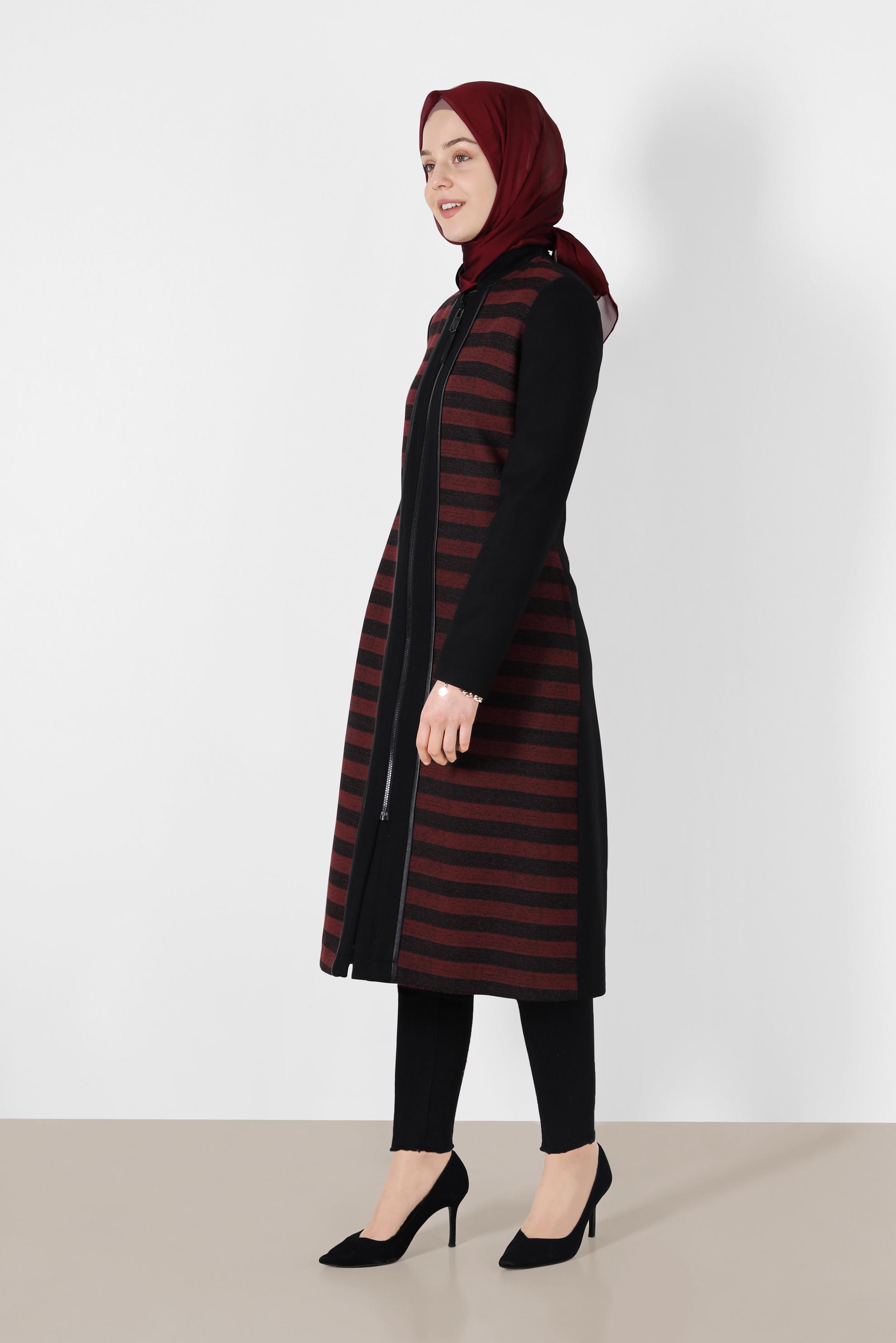 Tesettür giyim BORDO FERMUARLI ŞERİT DETAYLI TRENÇKOT 1936 