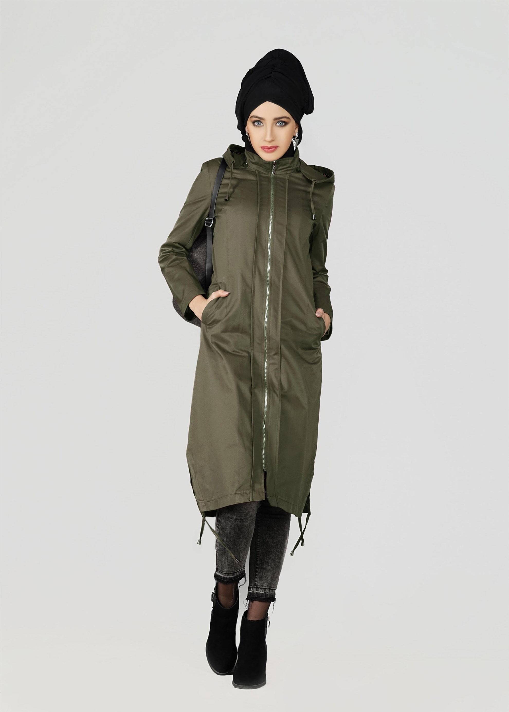 Tesettür giyim HAKİ ETEK UCU BÜZGÜLÜ FERMUARLI TRENÇKOT 1952