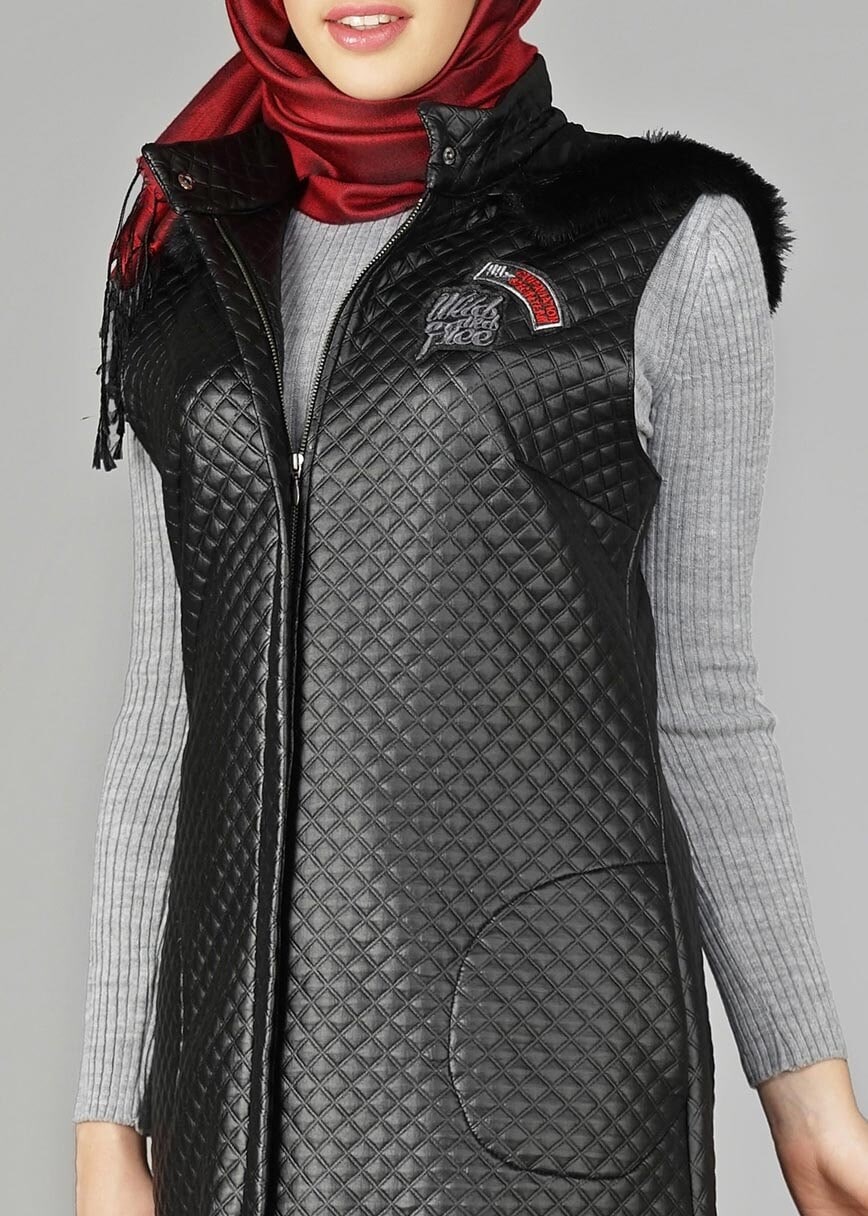 Tesettür giyim SİYAH KAPÜŞONU KÜRKLÜ YELEK 4066