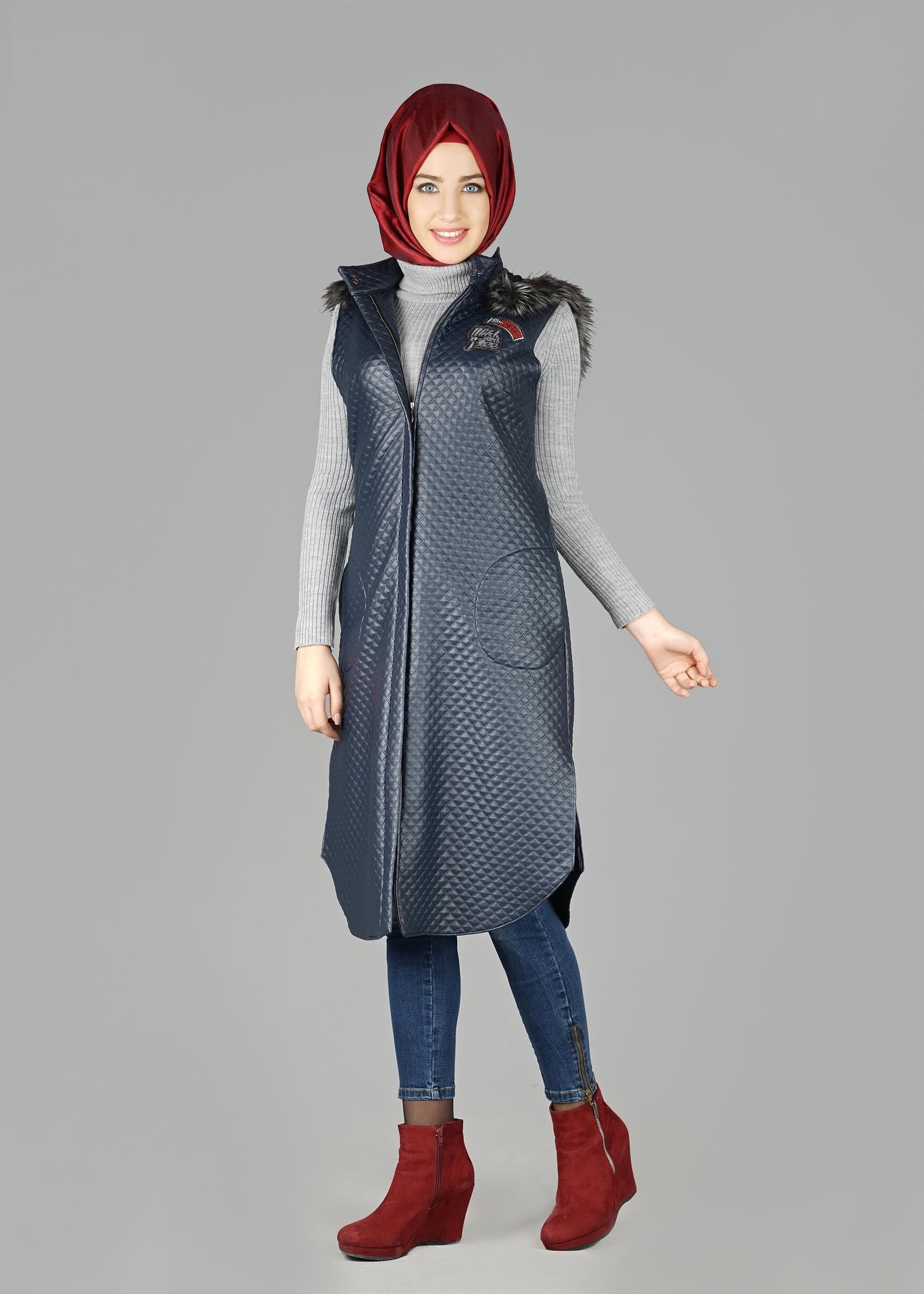 Tesettür giyim LACİVERT KAPÜŞONU KÜRKLÜ YELEK 4066