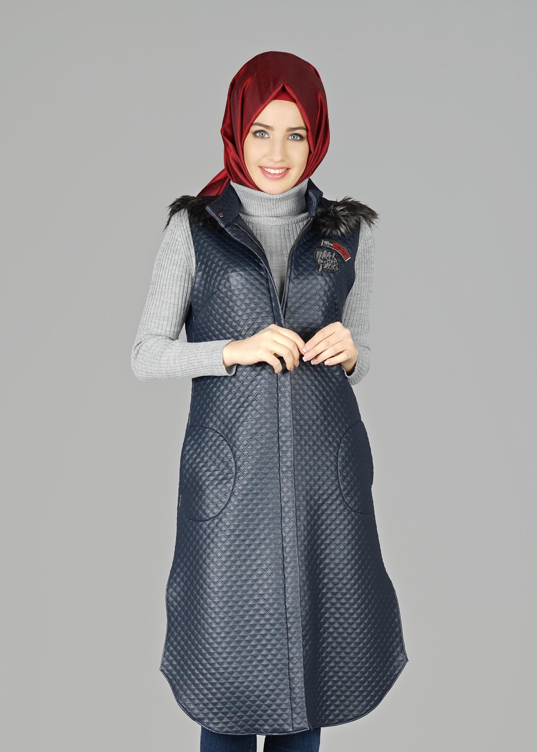 Tesettür giyim LACİVERT KAPÜŞONU KÜRKLÜ YELEK 4066