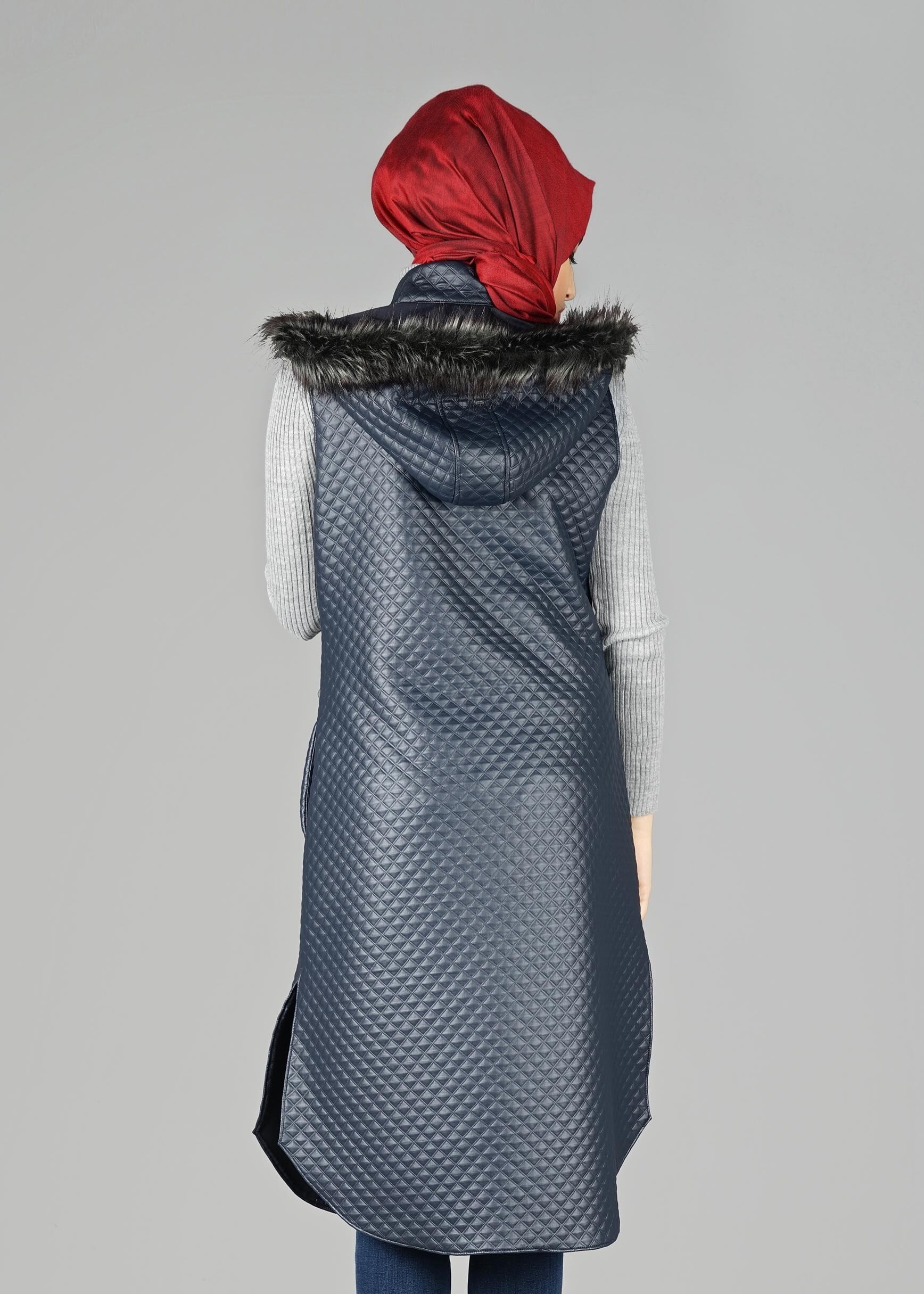 Tesettür giyim LACİVERT KAPÜŞONU KÜRKLÜ YELEK 4066