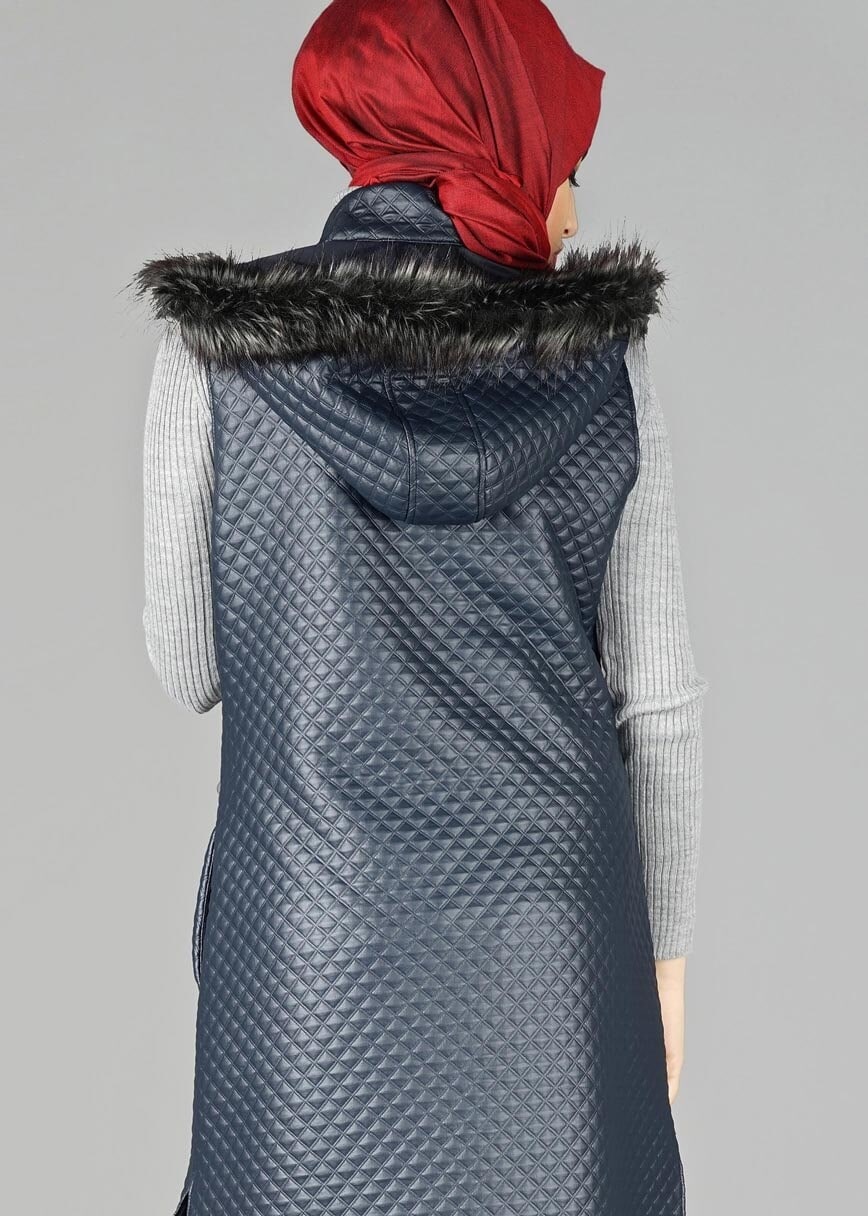 Tesettür giyim LACİVERT KAPÜŞONU KÜRKLÜ YELEK 4066