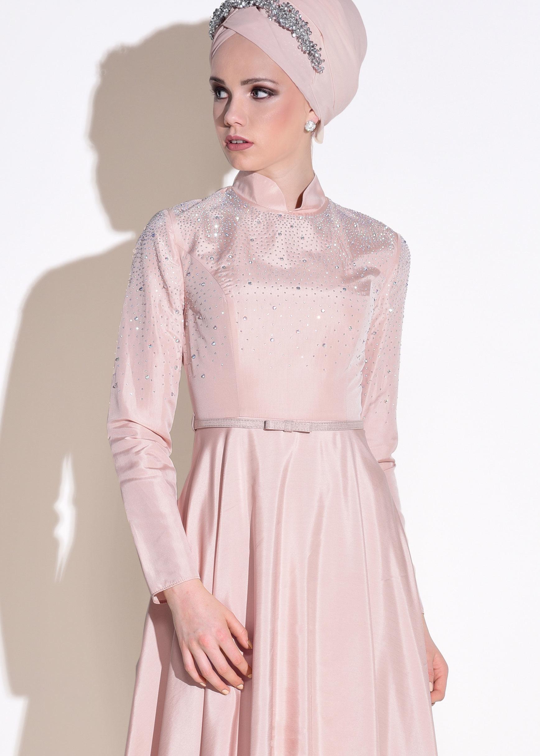 Tesettür giyim PUDRA TAŞ BASKILI KEMERLİ ABİYE ELBİSE 5302