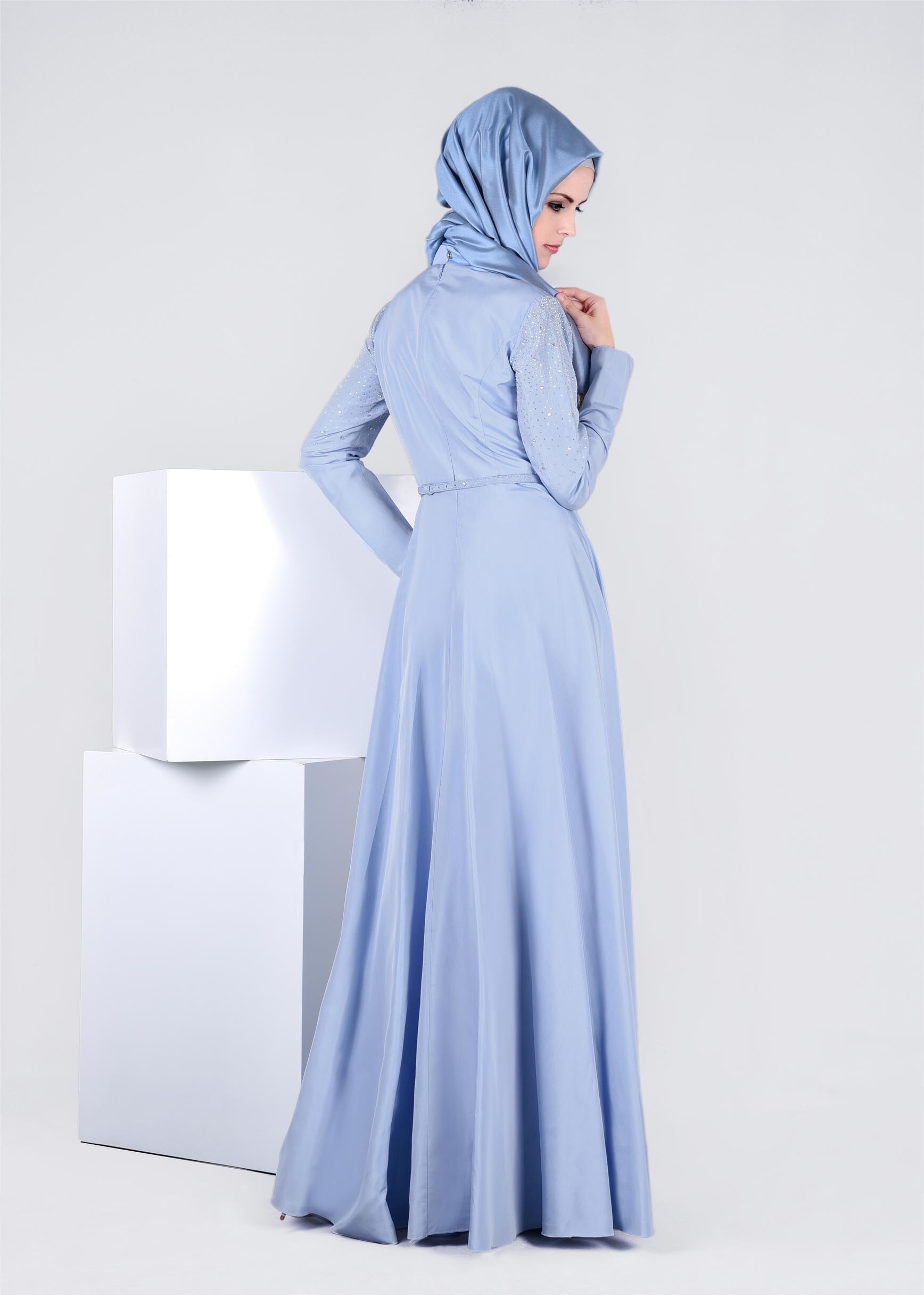 Tesettür giyim MAVİ TAŞ BASKILI KEMERLİ ABİYE ELBİSE 5302