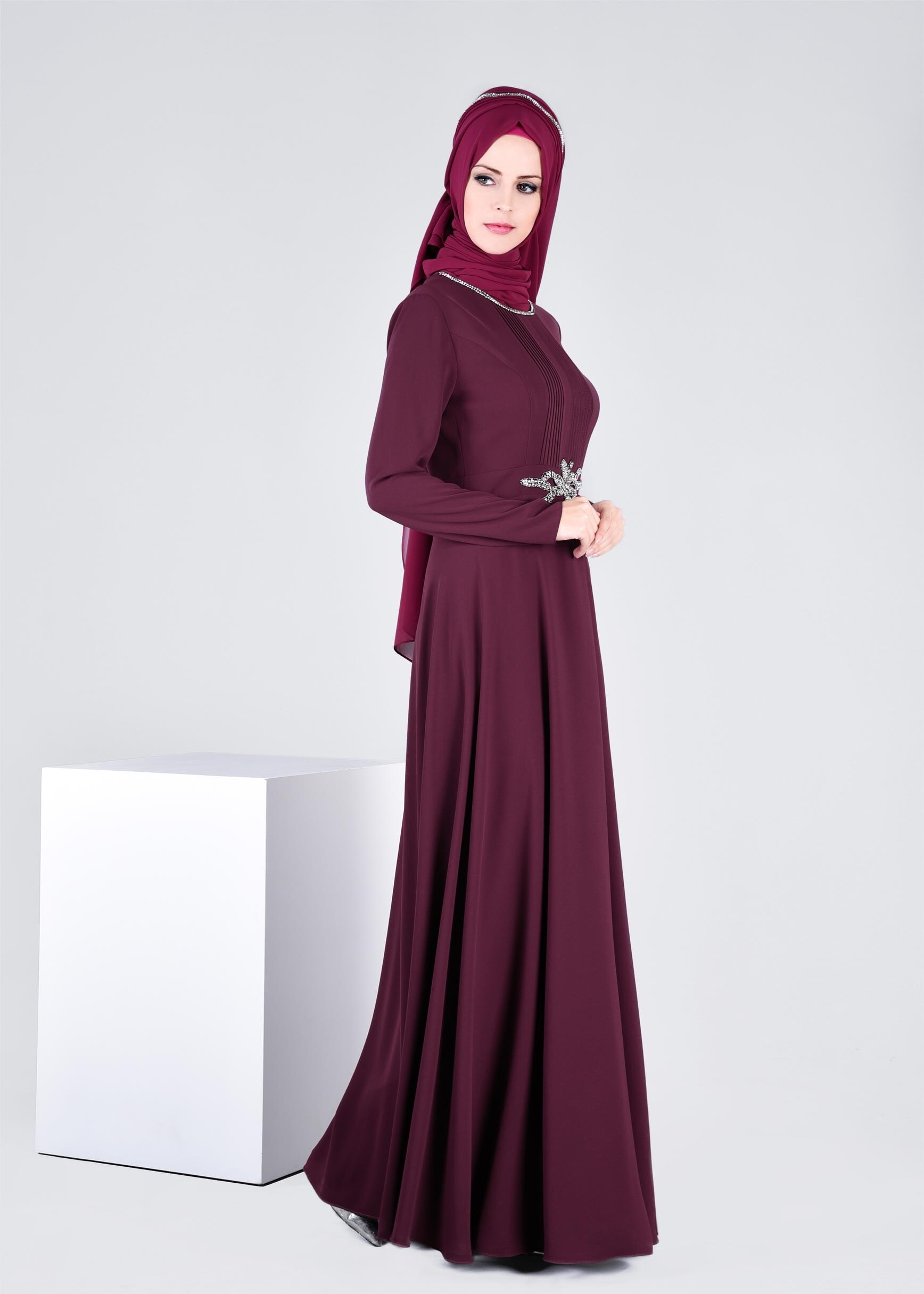 Tesettür giyim MÜRDÜM TAŞ İŞLEMELİ DRAPE DETAYLI ABİYE ELBİSE 5344