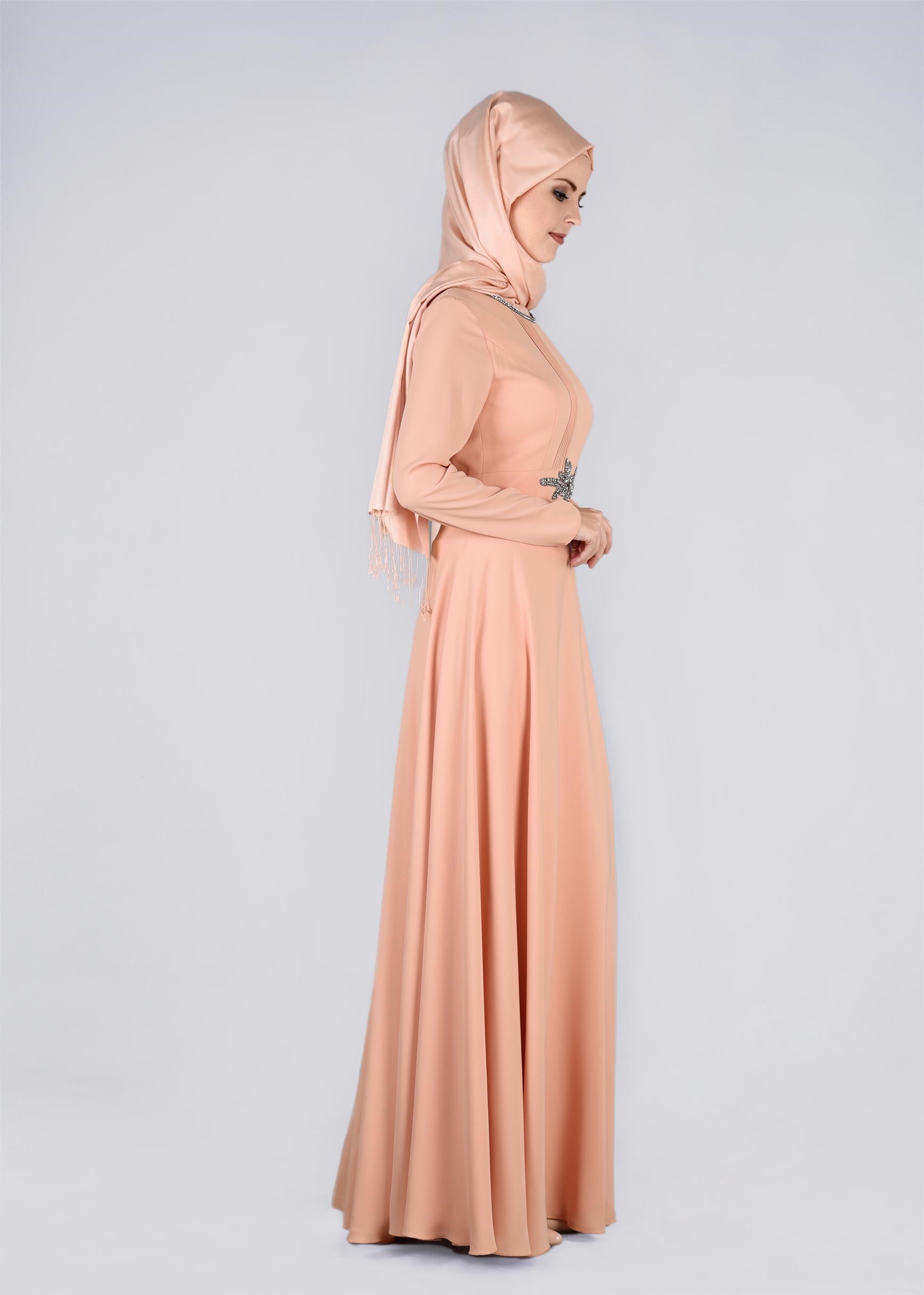 Tesettür giyim PUDRA TAŞ İŞLEMELİ DRAPE DETAYLI ABİYE ELBİSE 5344