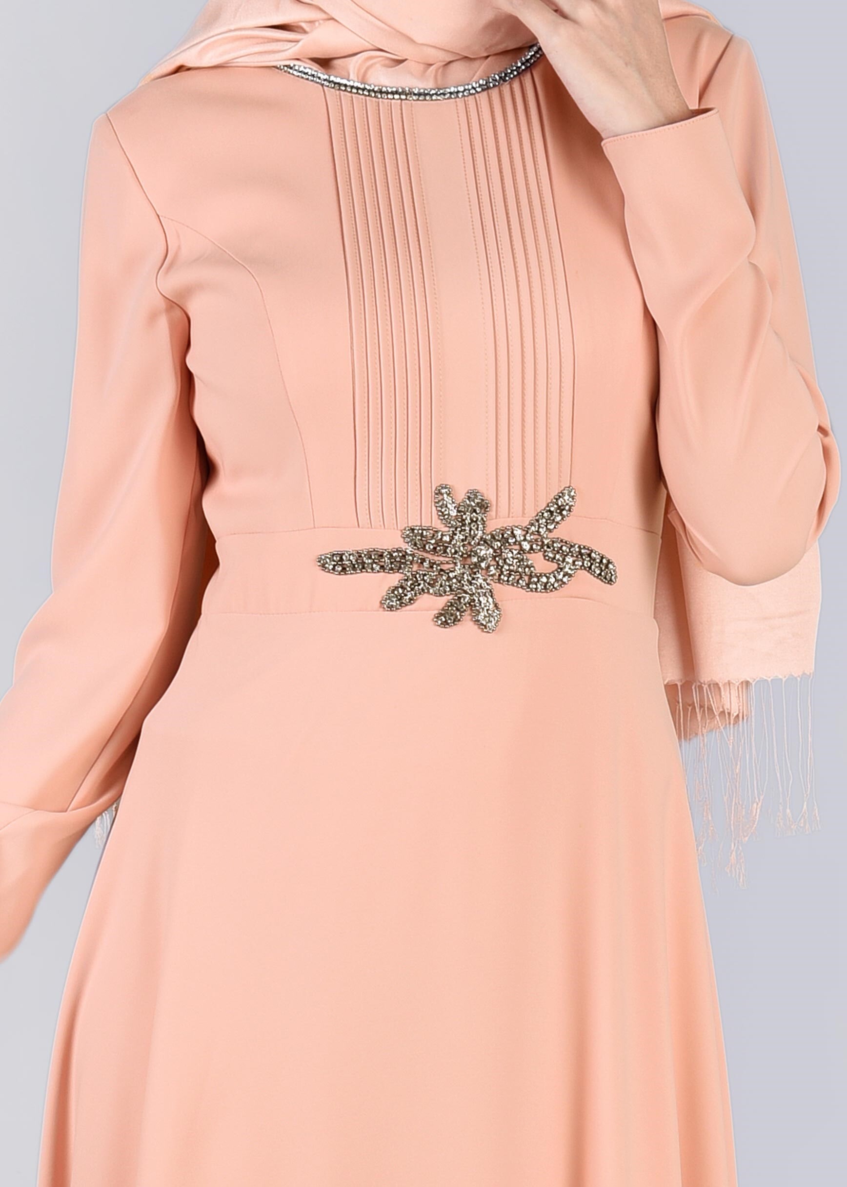 Tesettür giyim PUDRA TAŞ İŞLEMELİ DRAPE DETAYLI ABİYE ELBİSE 5344