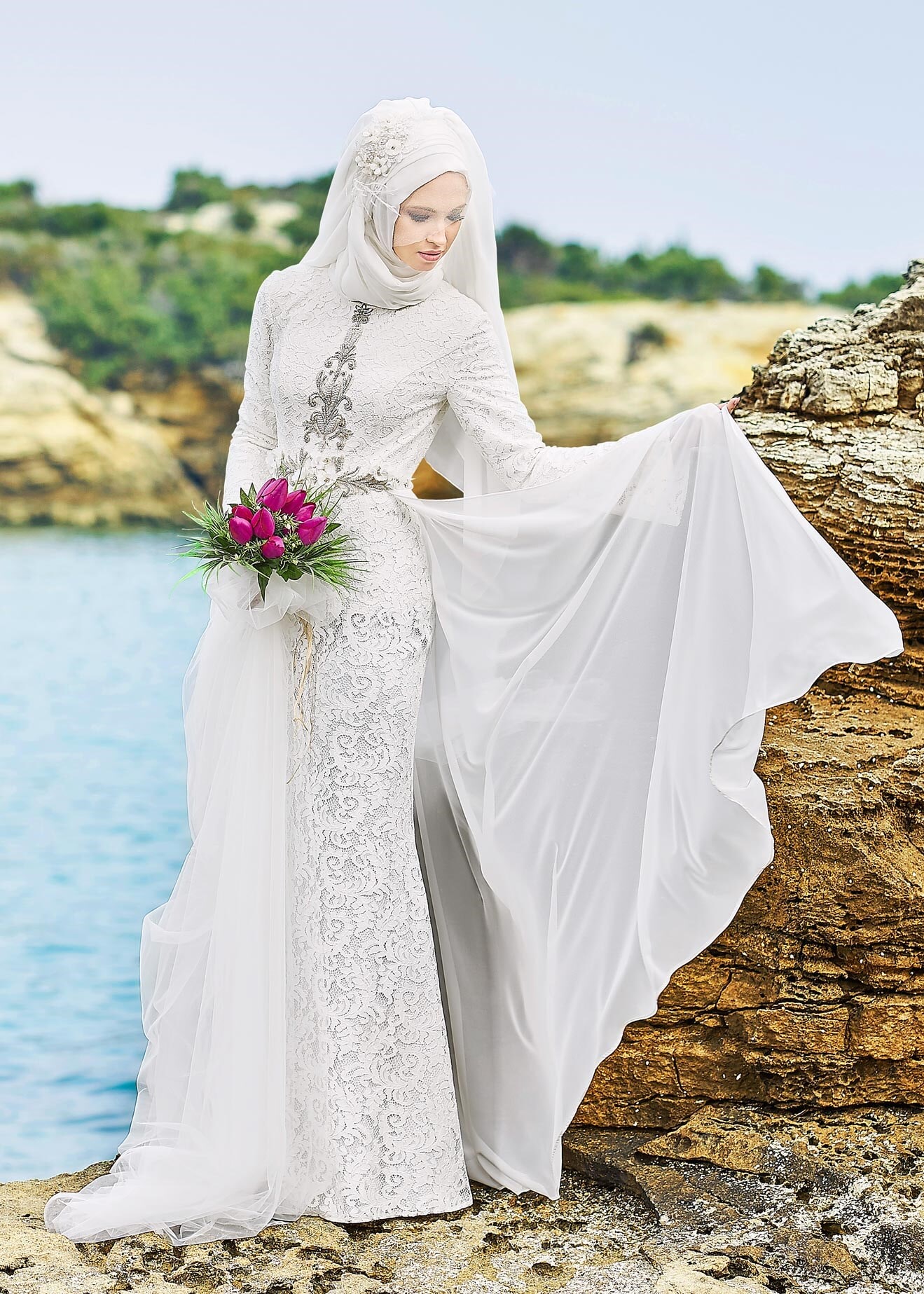 Tesettür giyim BEYAZ TAŞ İŞLEMELİ DANTELLİ TÜL DETAYLI ABİYE ELBİSE 5351